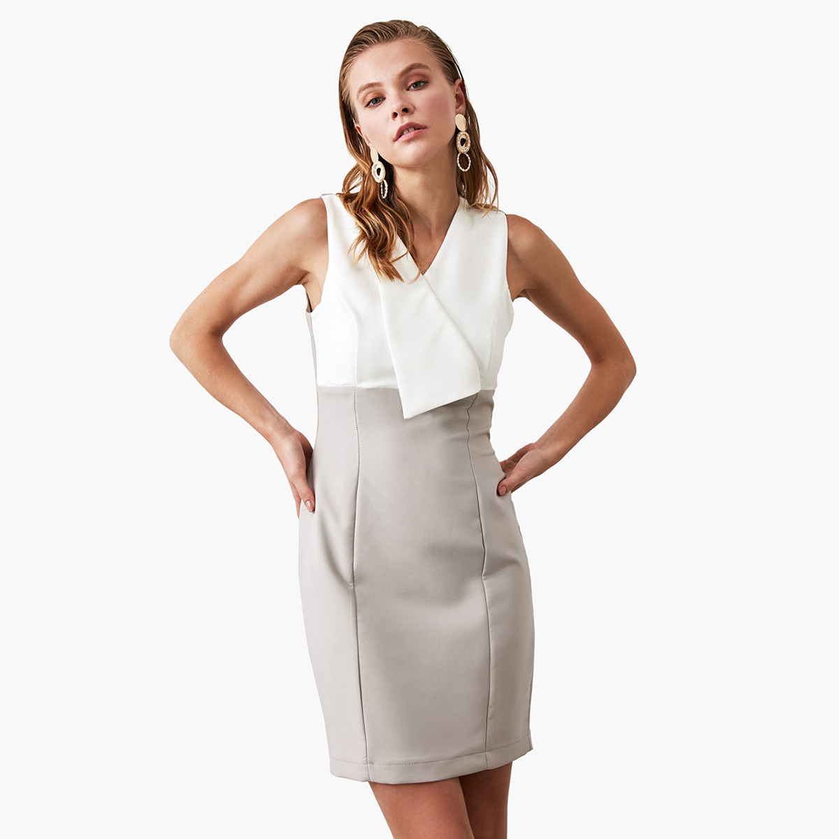 فستان قصير ضيّق دون أكمام مع تفاصيل قوالب ملوّنة من ترينديول-women-clothing-dresses-image-1