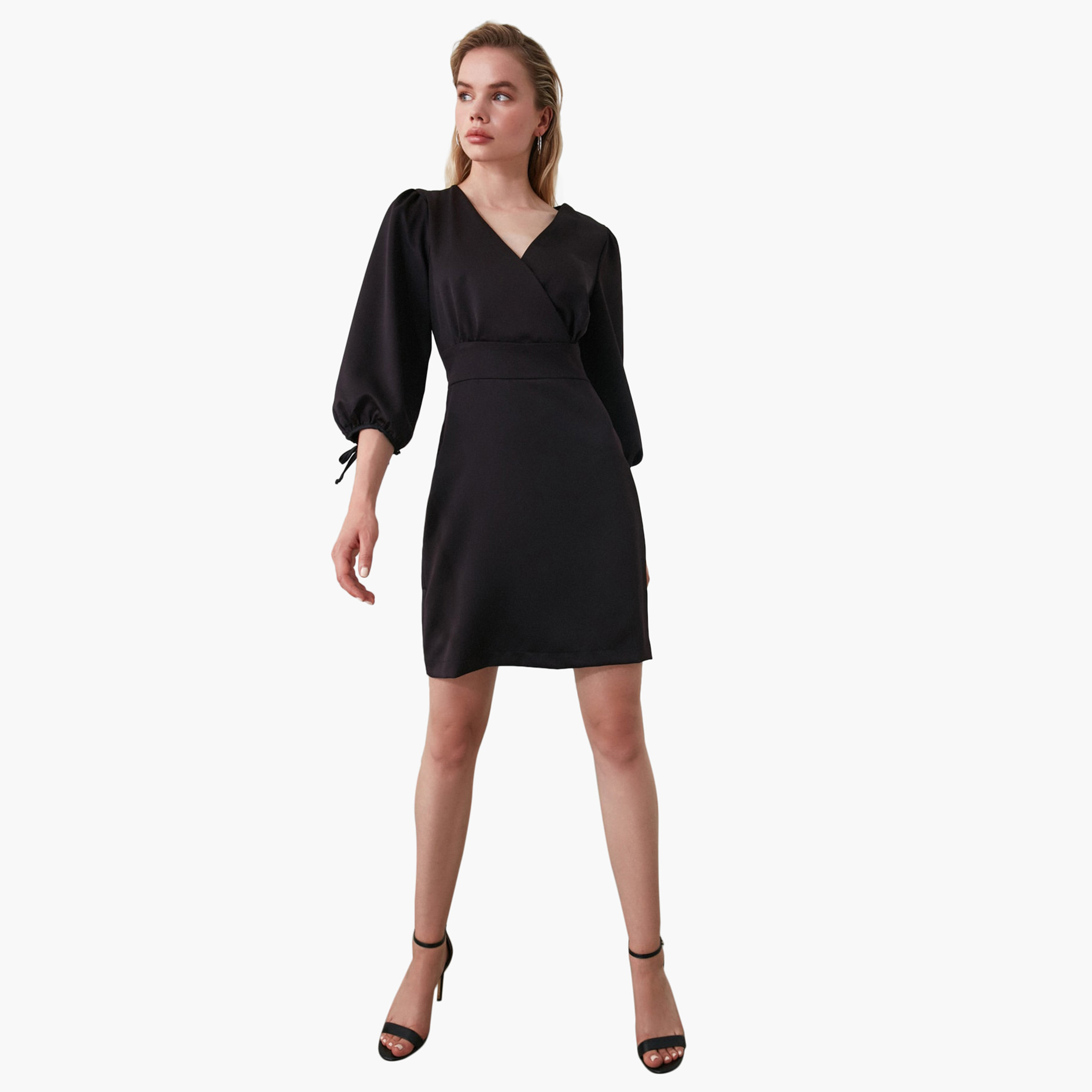 فستان قصير سادة واسع بياقة V وأكمام 3/4 من ترينديول-women-clothing-dresses-image-2