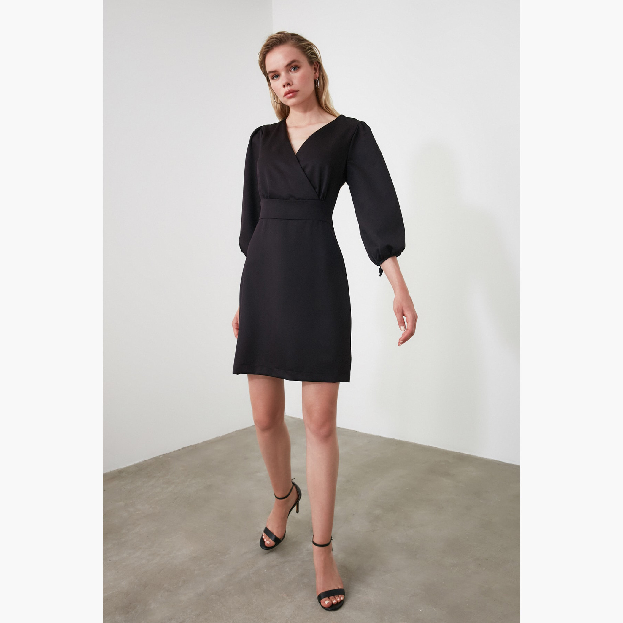 Trendyol Solid V-neck Mini Shift Dress with 3/4 Sleeves-women-clothing-dresses-image-3