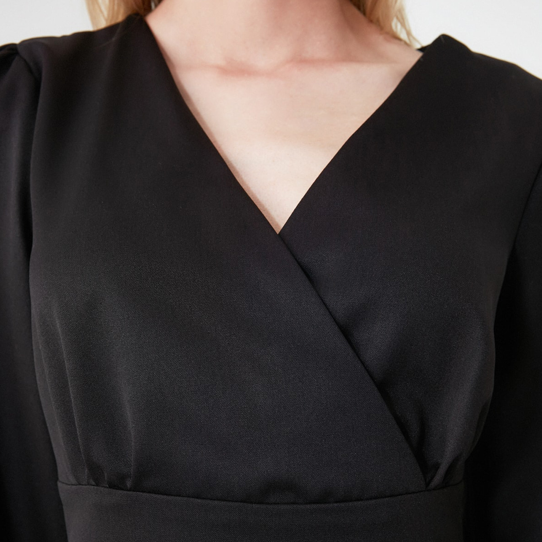 Trendyol Solid V-neck Mini Shift Dress with 3/4 Sleeves-women-clothing-dresses-image-4