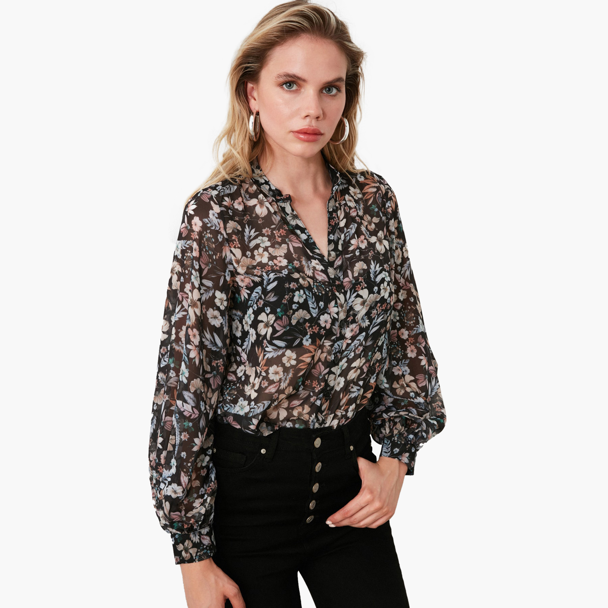 قميص بياقة V وأكمام طويلة من ترينديول-women-clothing-shirtsandblouses-blouses-image-1