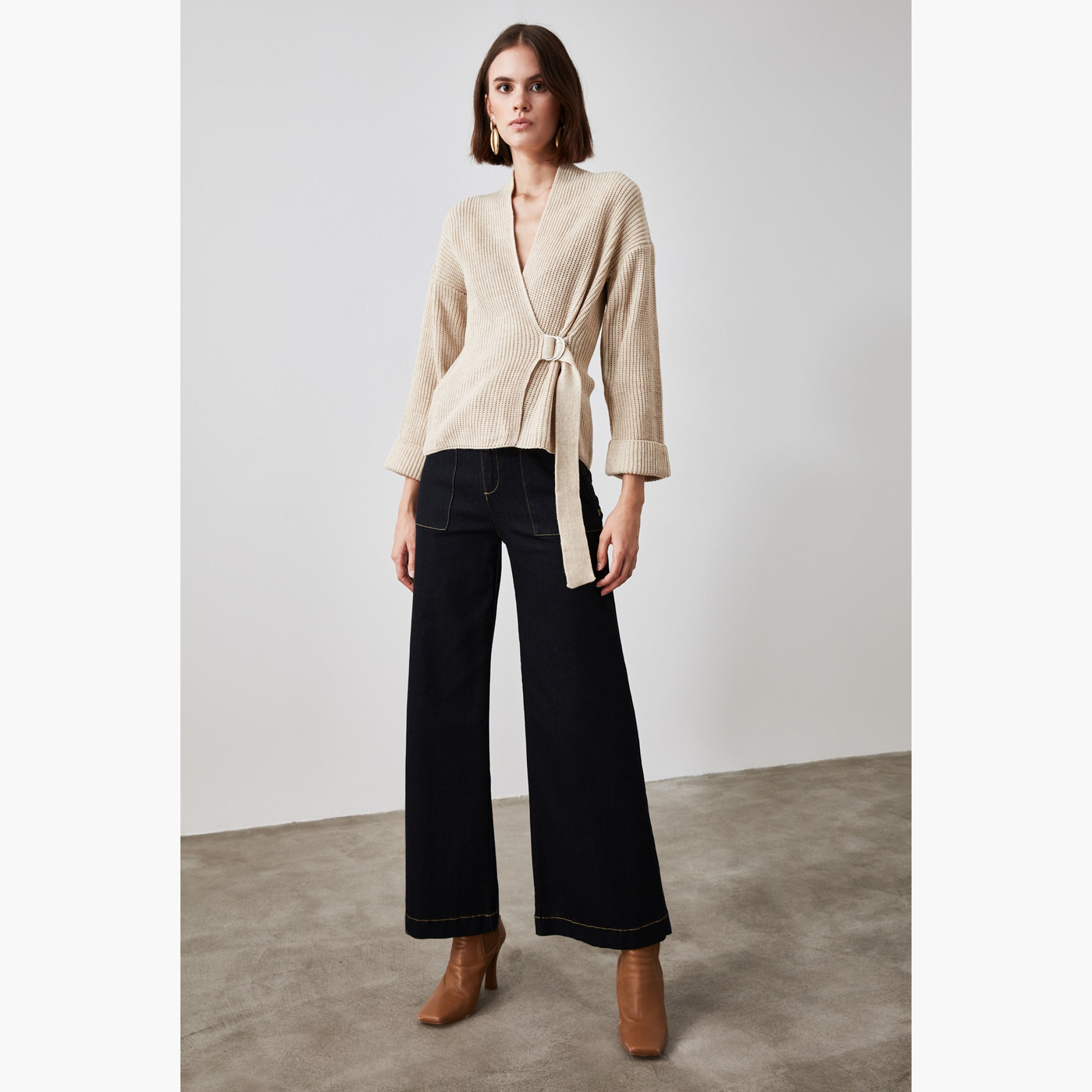 كارديجان صوف بارز الملمس بياقة v وزر إغلاق من ترينديول-women-winterwear-cardigansandjumpers-cardigans-image-3