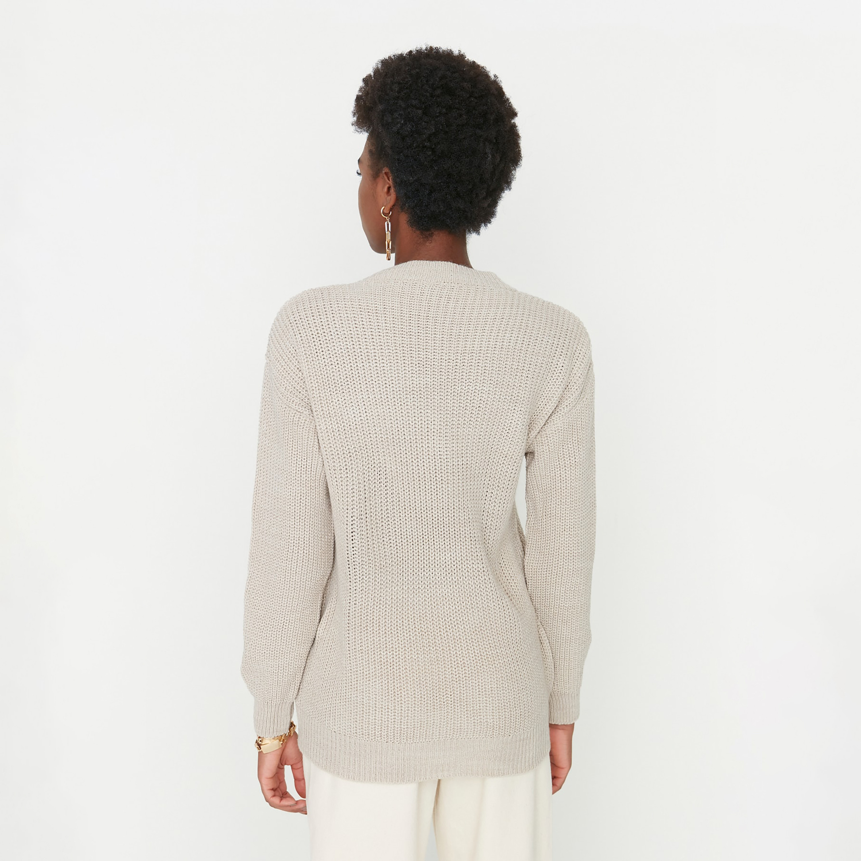 بلوفر حريمي بيج بملمس مضلع وأكمام ساقطة من تريندyol ميلا-women-winterwear-cardigansandjumpers-jumpers-image-3