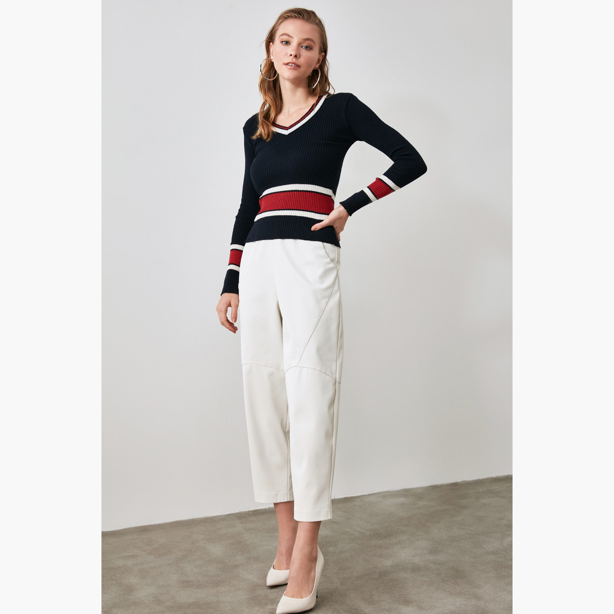Trendyol Striped Woollen Pullover with V-neck and Long Sleeves-women-clothing-cardigansandjumpers-jumpers-image-5