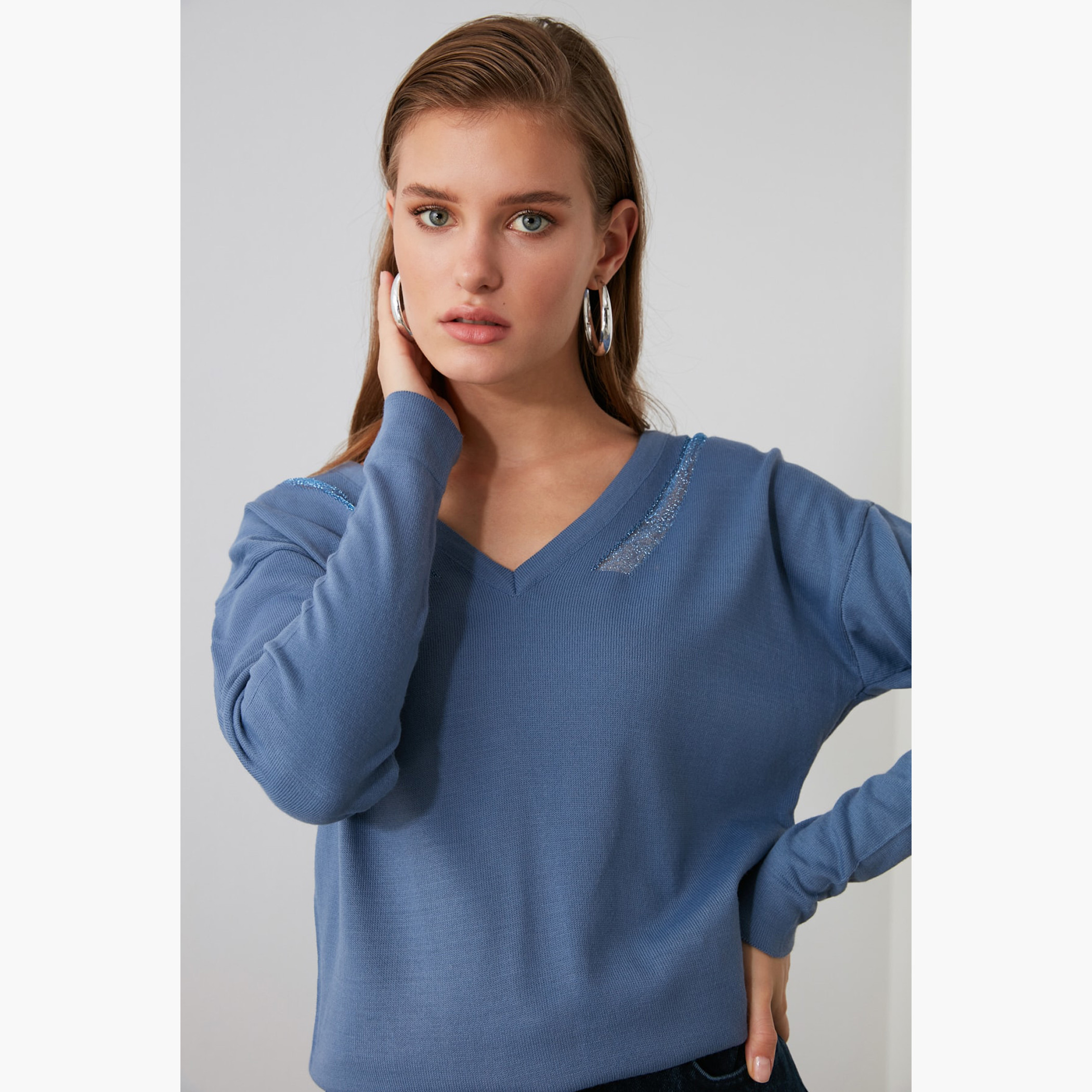 Trendyol Solid Woollen Pullover with V-neck and Long Sleeves-women-clothing-cardigansandjumpers-jumpers-image-2