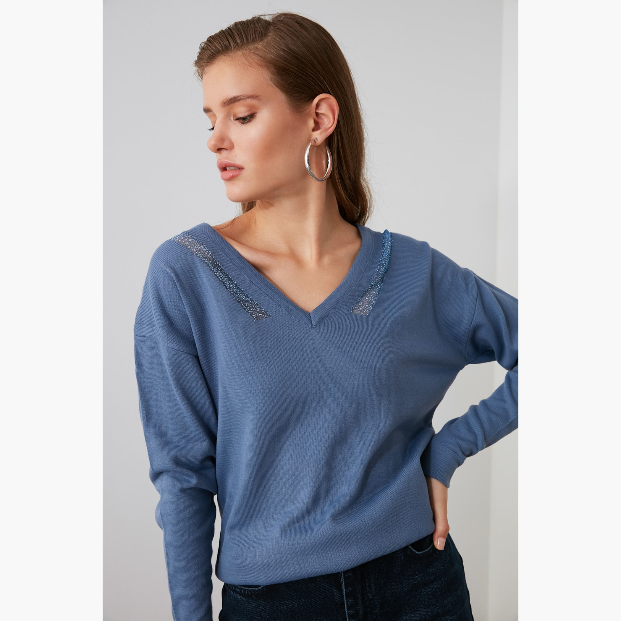 Trendyol Solid Woollen Pullover with V-neck and Long Sleeves-women-clothing-cardigansandjumpers-jumpers-image-3