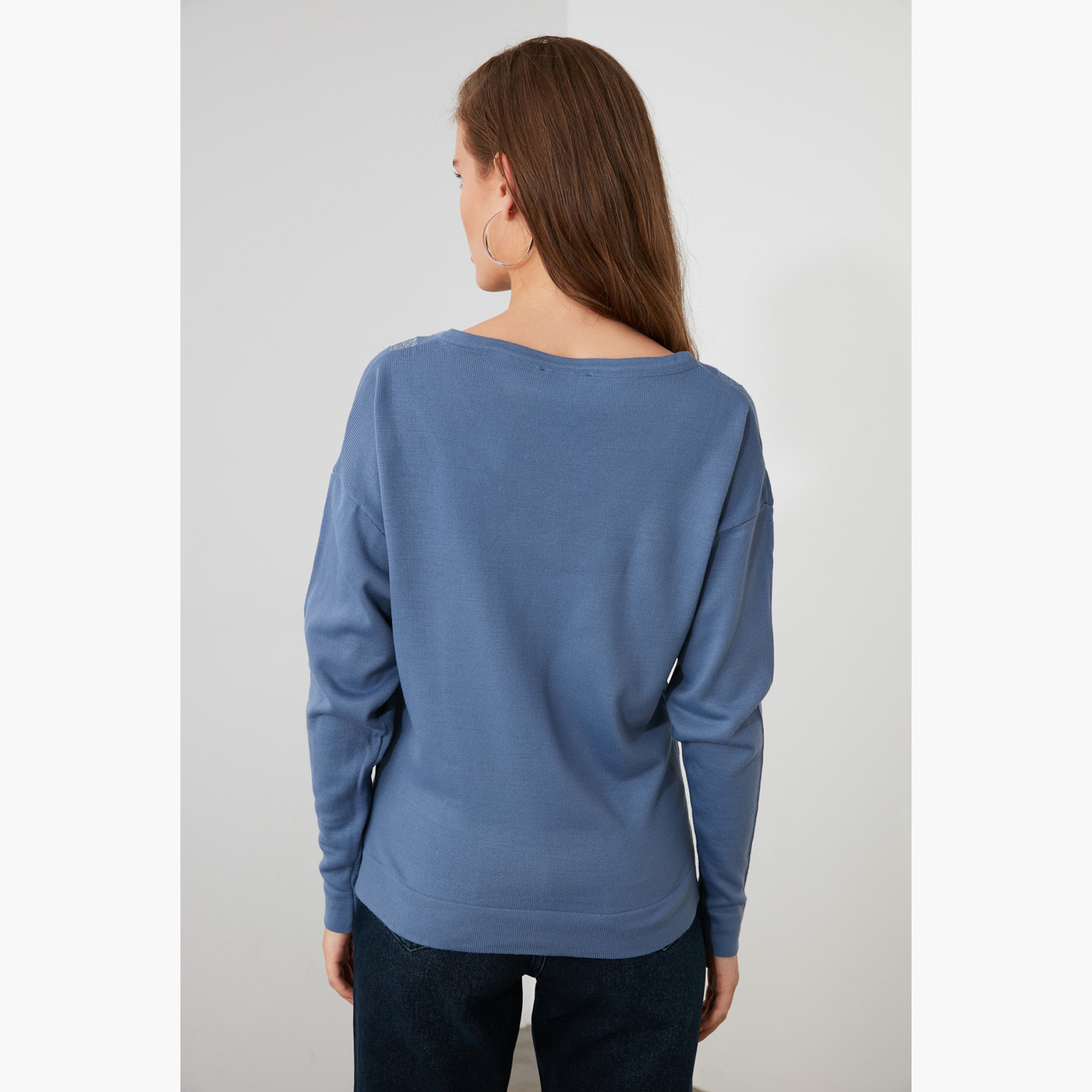 Trendyol Solid Woollen Pullover with V-neck and Long Sleeves-women-clothing-cardigansandjumpers-jumpers-image-4