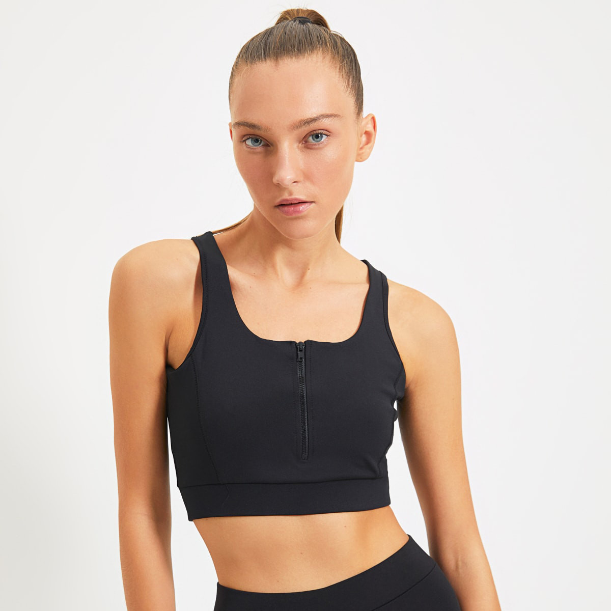 Trendyol Women Solid Front Zippered Sports Bra-women-clothing-sportswearandactivewear-sportsbras-image-1