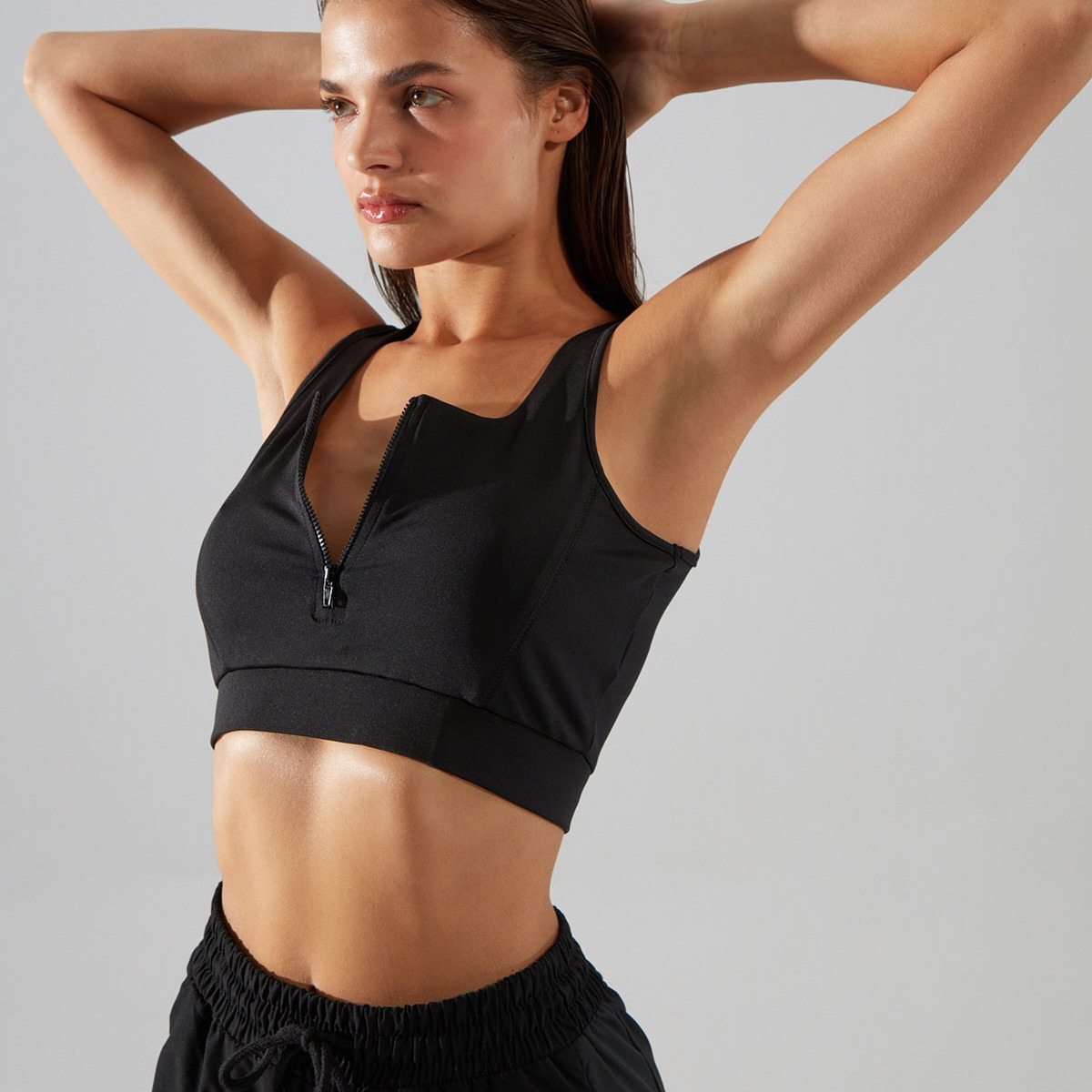Trendyol Women Solid Front Zippered Sports Bra-women-clothing-sportswearandactivewear-sportsbras-image-11