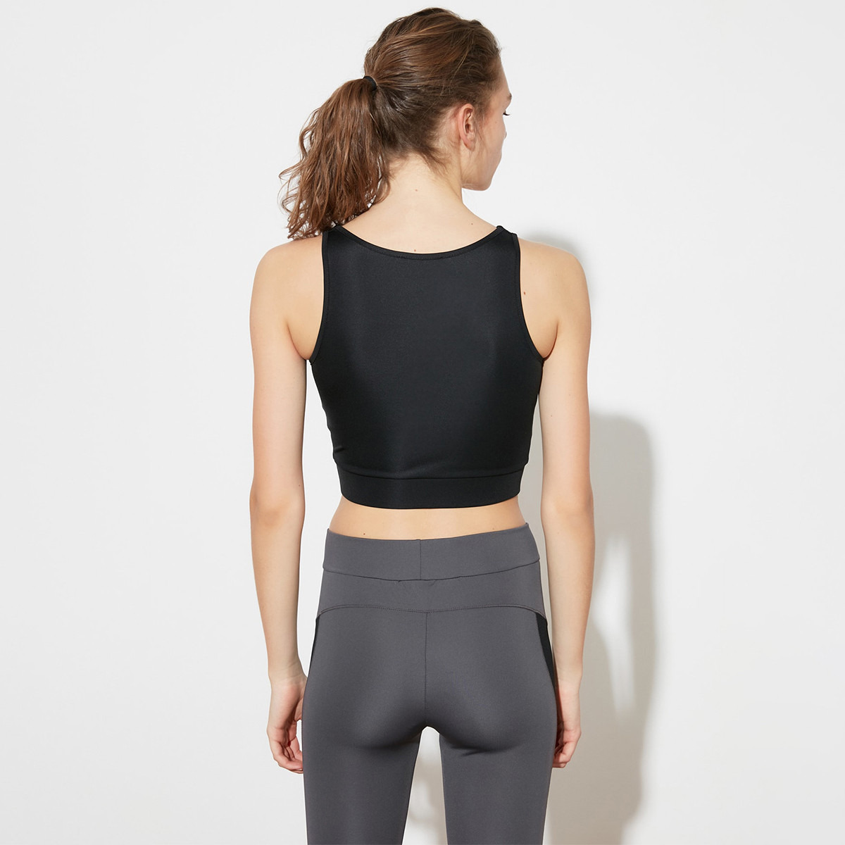 Trendyol Women Solid Front Zippered Sports Bra-women-clothing-sportswearandactivewear-sportsbras-image-12