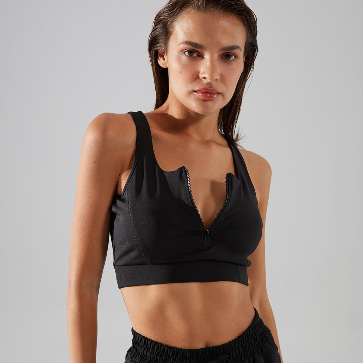 Trendyol Women Solid Front Zippered Sports Bra-women-clothing-sportswearandactivewear-sportsbras-image-15