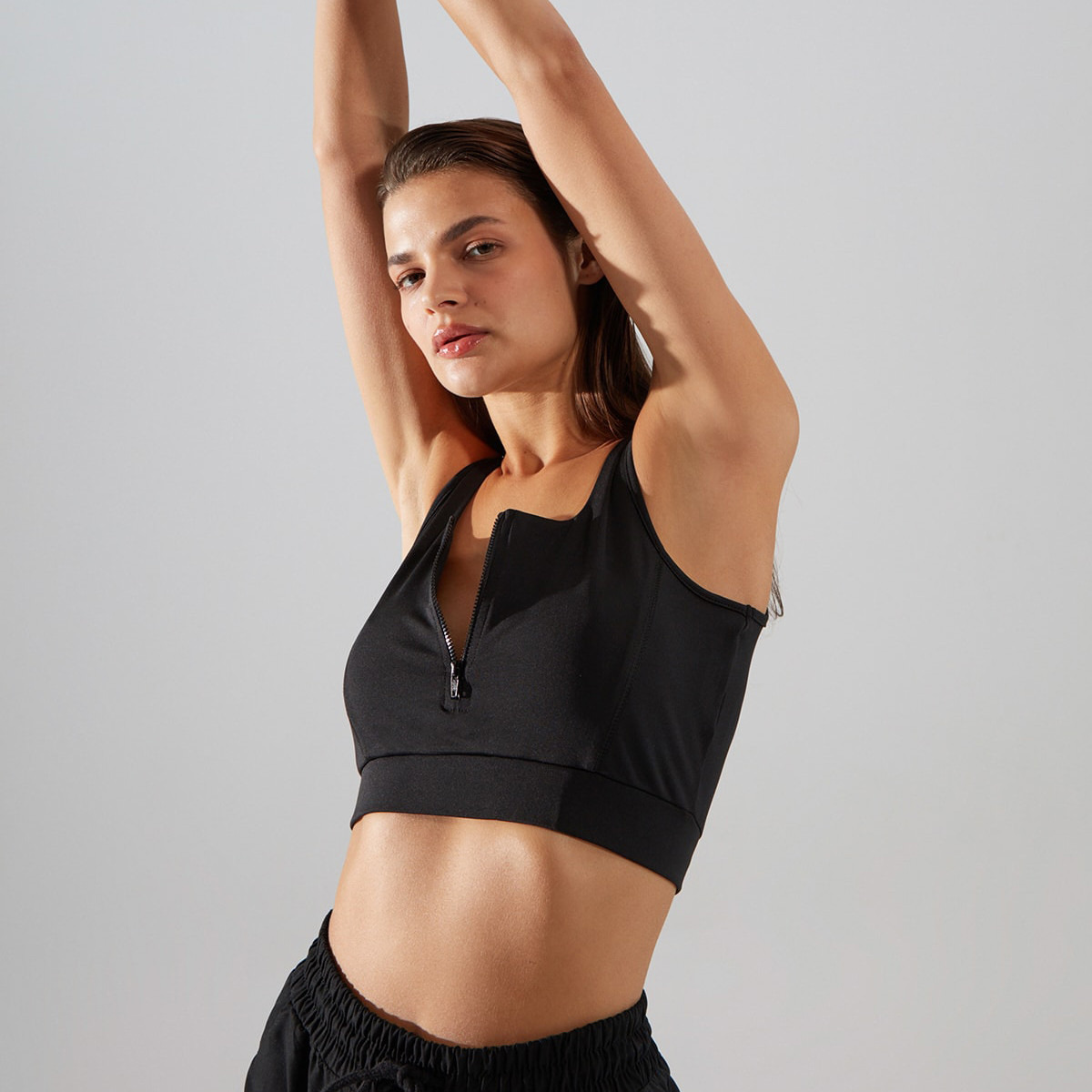 Trendyol Women Solid Front Zippered Sports Bra-women-clothing-sportswearandactivewear-sportsbras-image-2