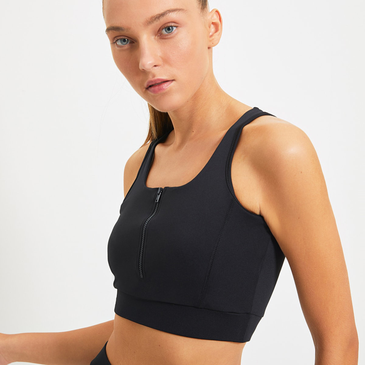 Trendyol Women Solid Front Zippered Sports Bra-women-clothing-sportswearandactivewear-sportsbras-image-3