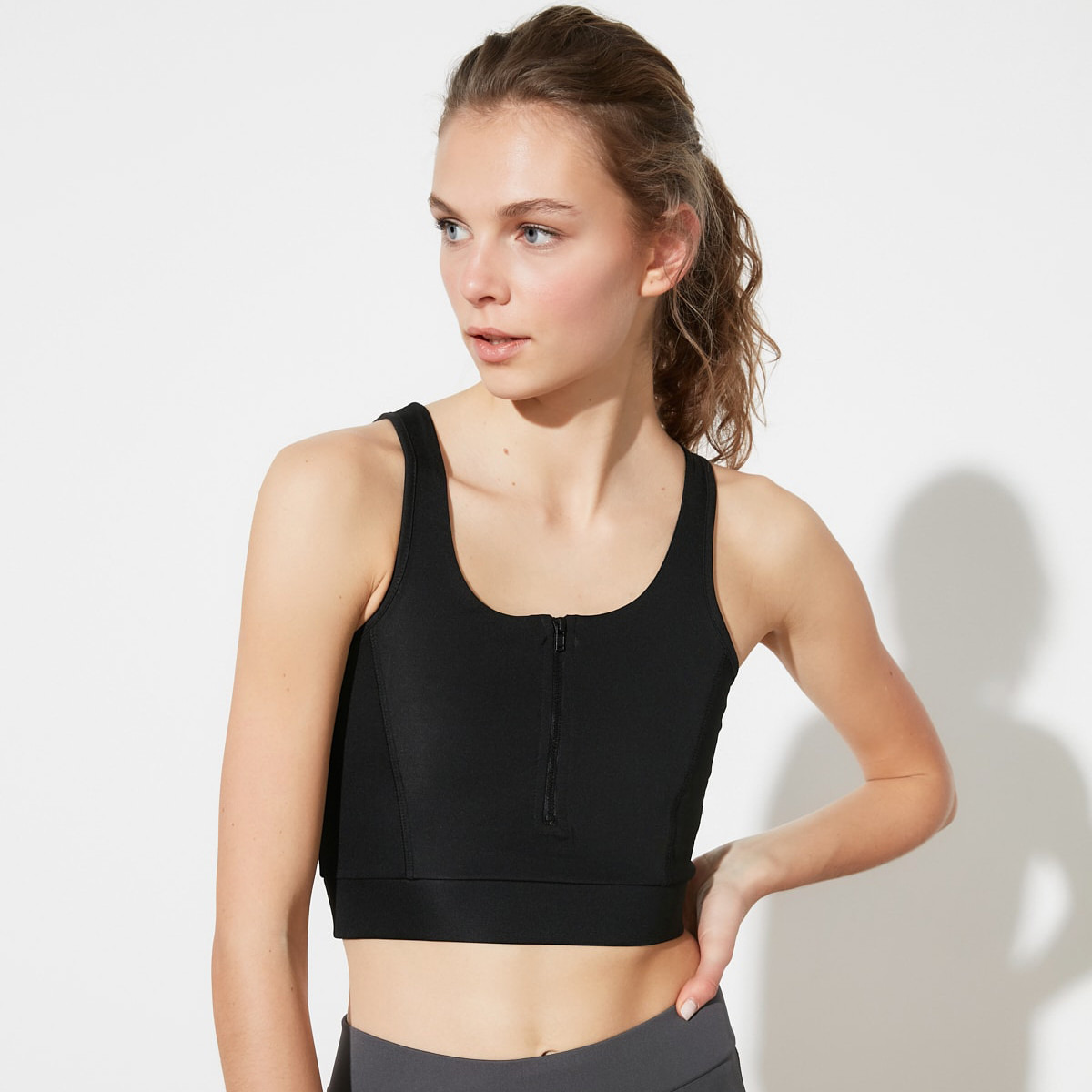 Trendyol Women Solid Front Zippered Sports Bra-women-clothing-sportswearandactivewear-sportsbras-image-7