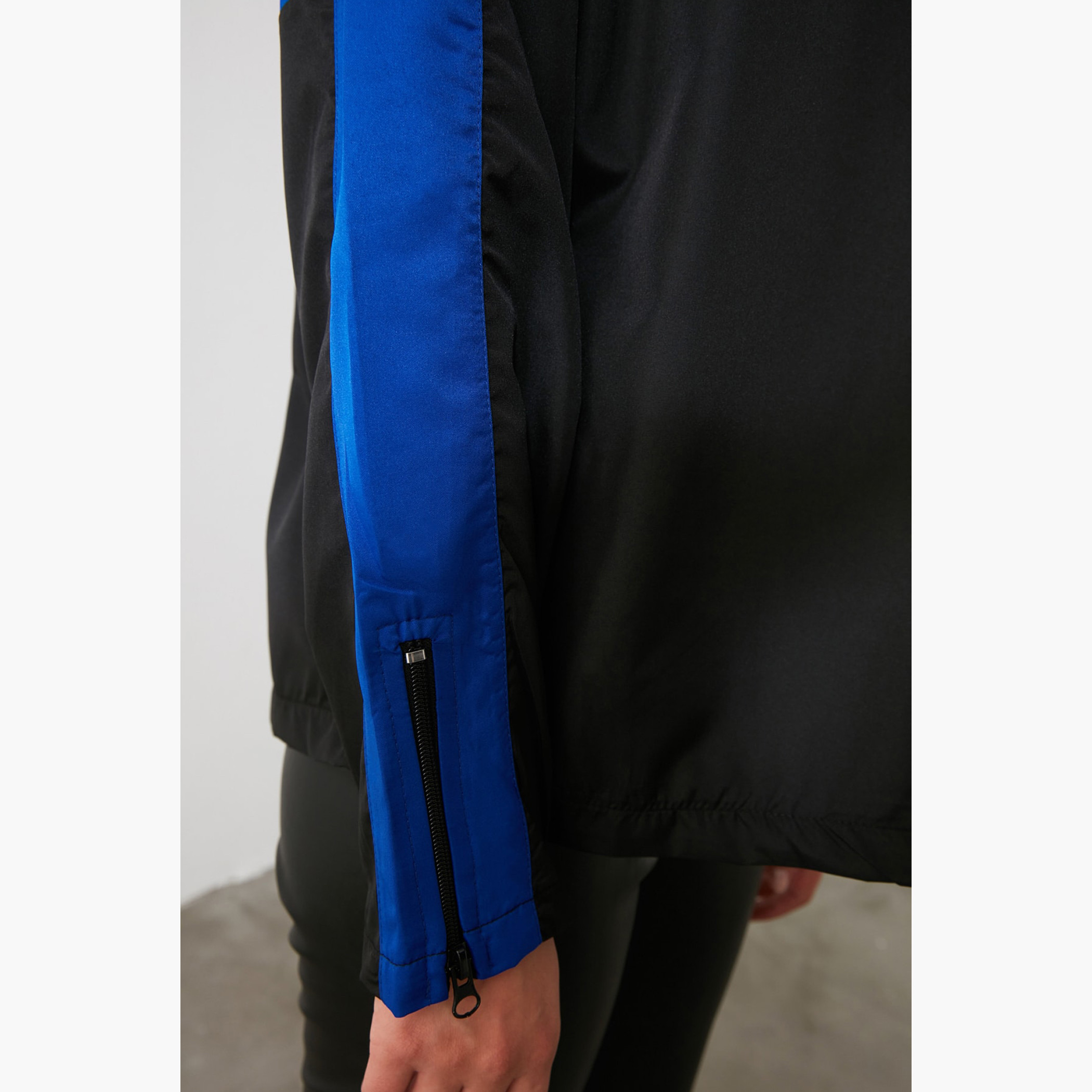 Trendyol Panelled Oversized Hoodie with Long Sleeves and Zip Closure-women-winterwear-hoodiesandsweatshirts-hoodies-image-3