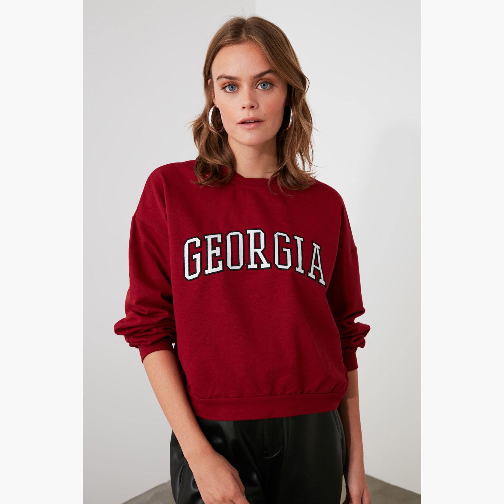 سويت شيرت بياقة ضيّقة وطبعات وأكمام طويلة من ترينديول-women-winterwear-hoodiesandsweatshirts-hoodies-image-2