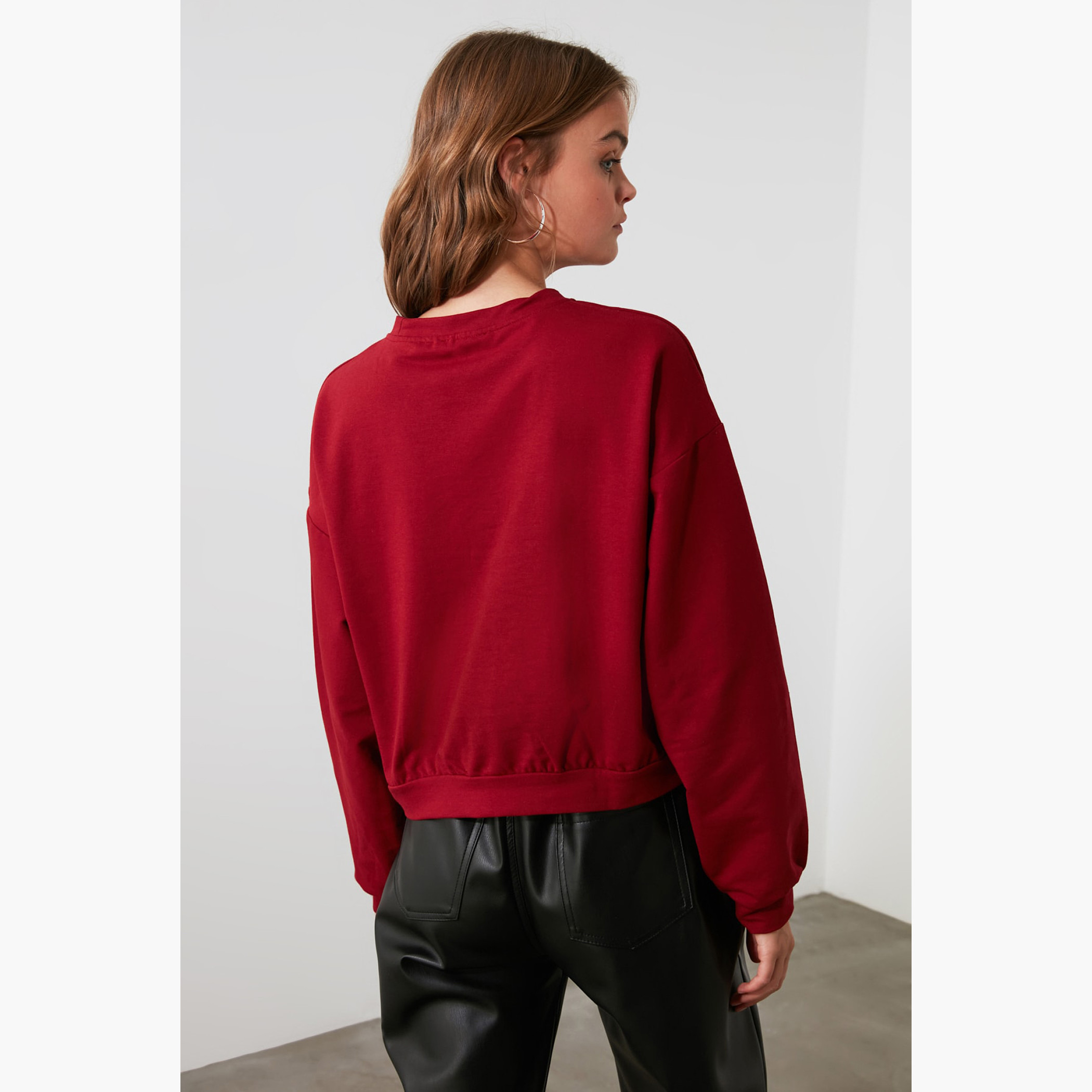 سويت شيرت بياقة ضيّقة وطبعات وأكمام طويلة من ترينديول-women-winterwear-hoodiesandsweatshirts-hoodies-image-3