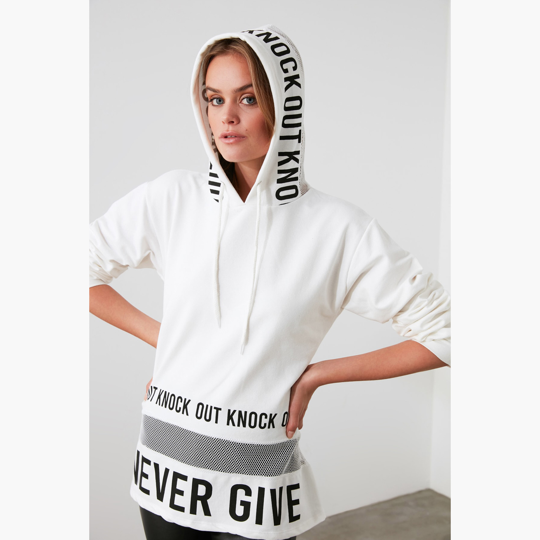 هودي بأكمام طويلة وسحّاب إغلاق ورباط من ترينديول-women-winterwear-hoodiesandsweatshirts-hoodies-image-3