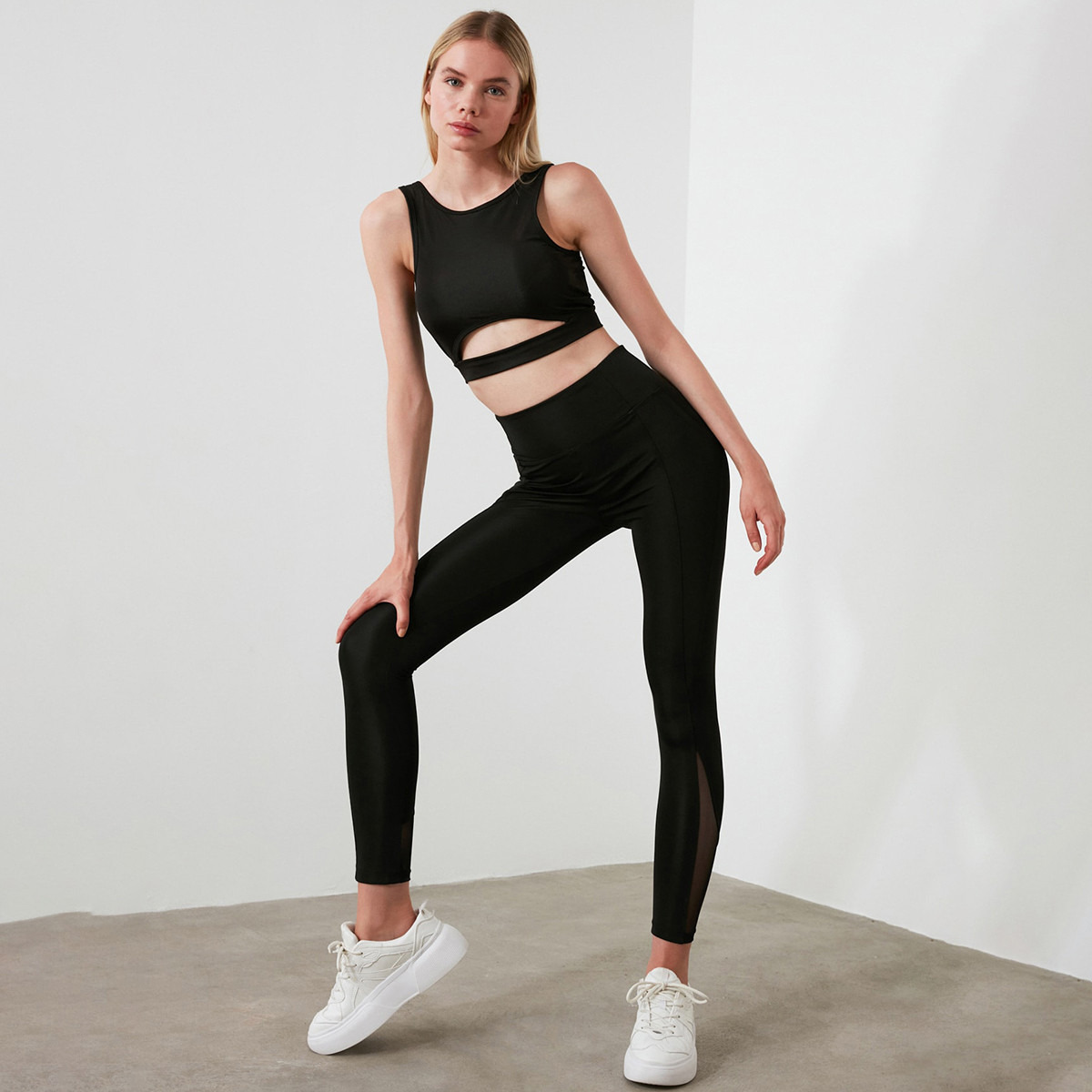 ترينديول أسود سروال ضيق-women-clothing-sportswearandactivewear-bottoms-image-7