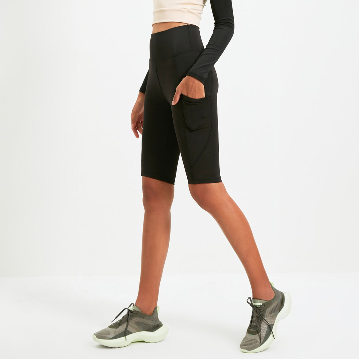 Trendyol Women Solid High Rise Sports Short Tights-women-clothing-sportswearandactivewear-bottoms-image-10