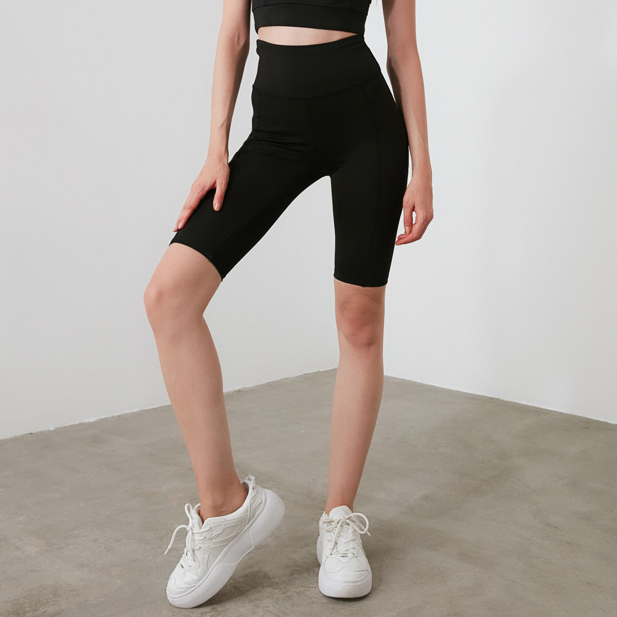 Trendyol Women Solid High Rise Sports Short Tights-women-clothing-sportswearandactivewear-bottoms-image-4