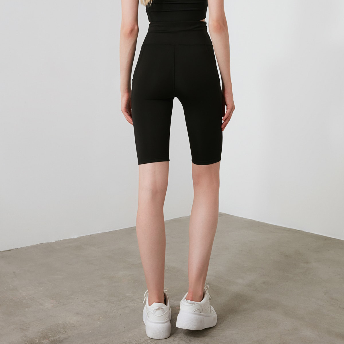 Trendyol Women Solid High Rise Sports Short Tights-women-clothing-sportswearandactivewear-bottoms-image-7