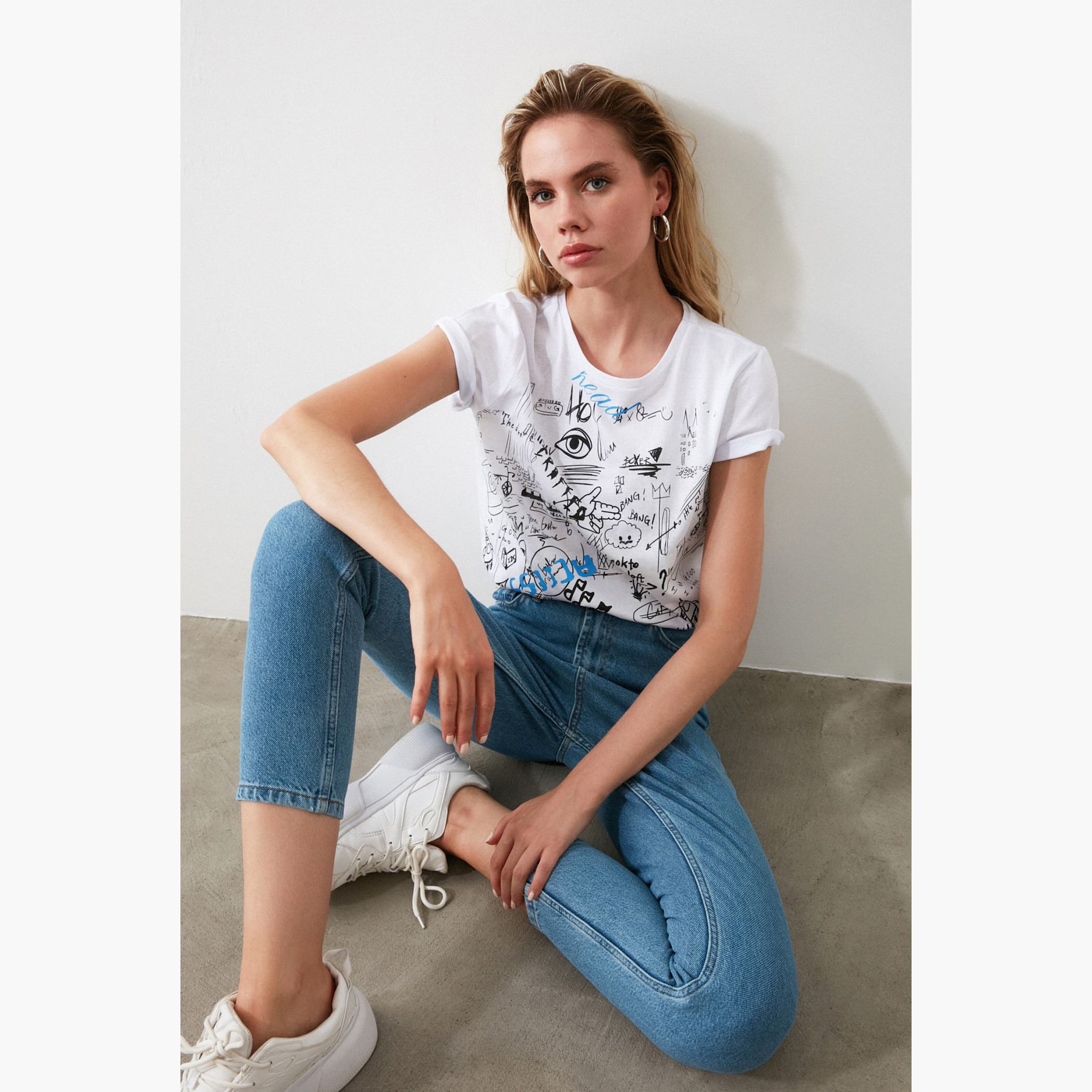 Trendyol Printed Round Neck T-shirt with Short Sleeves-women-clothing-tshirts-image-3