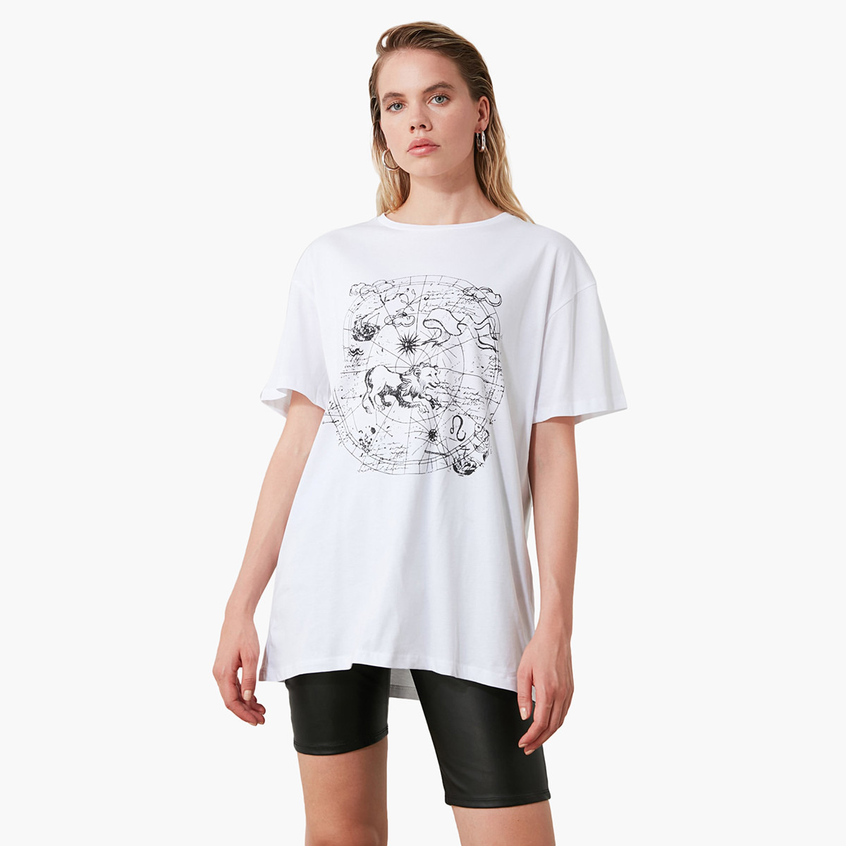 تيشيرت بياقة ضيّقة وأكمام قصيرة وطبعات جرافيك من ترينديول-women-clothing-tshirts-image-1