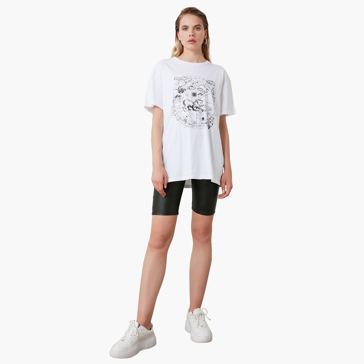 تيشيرت بياقة ضيّقة وأكمام قصيرة وطبعات جرافيك من ترينديول-women-clothing-tshirts-image-3