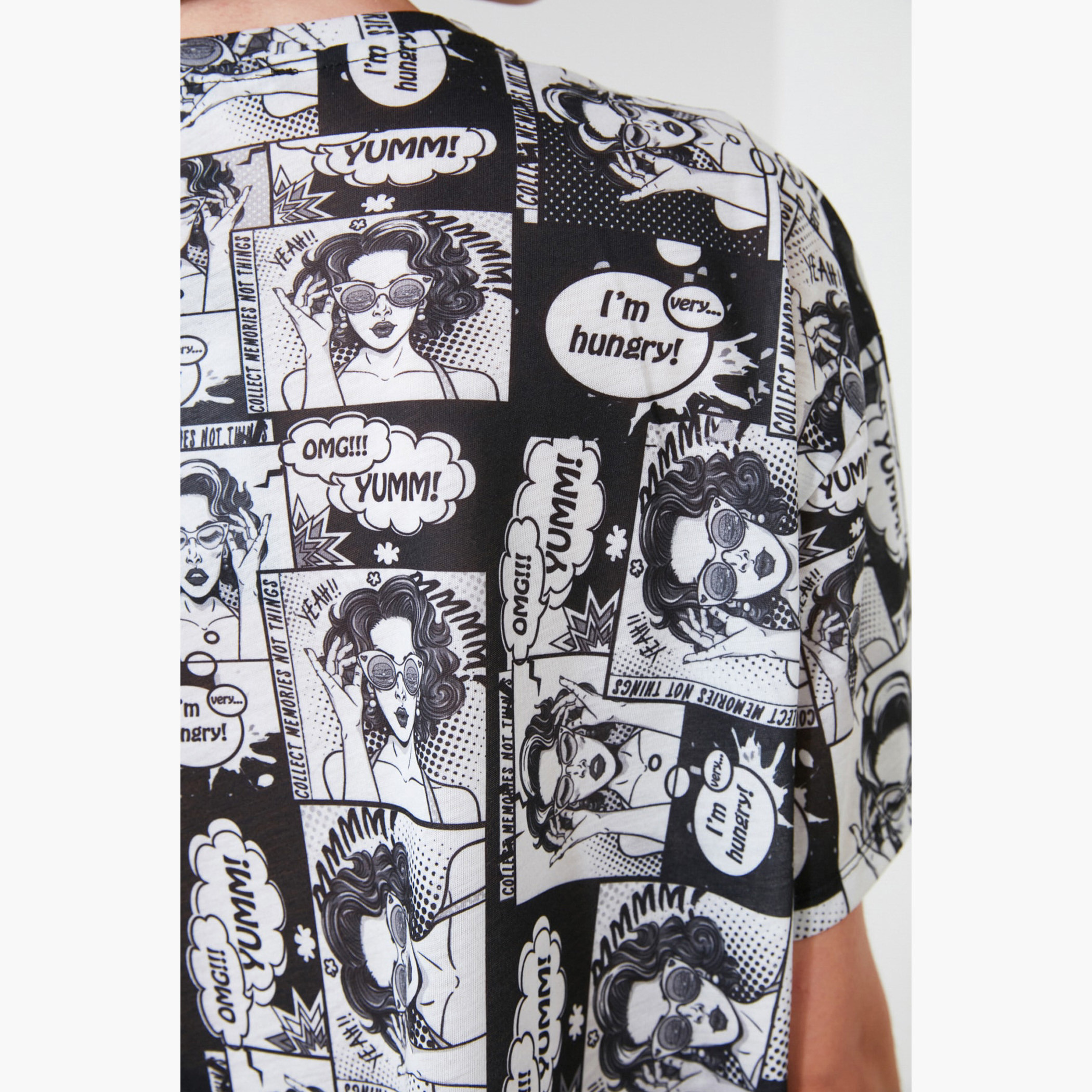 تيشيرت بقصة عادية وياقة ضيقة وأكمام قصيرة وطبعات من ترينديول-women-clothing-tshirts-image-3