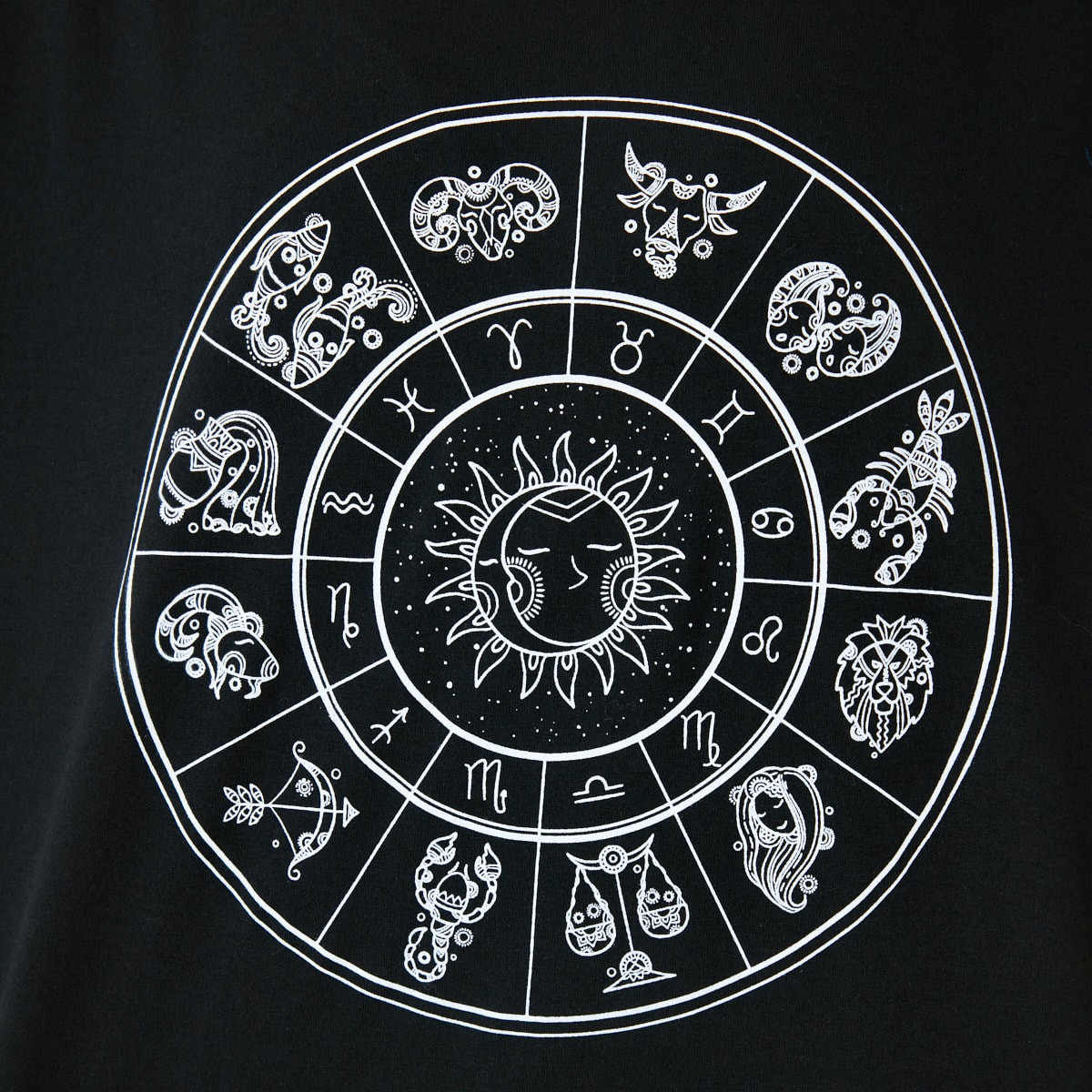 Trendyol Printed Crew Neck T-shirt with Short Sleeves-women-clothing-tshirts-image-3
