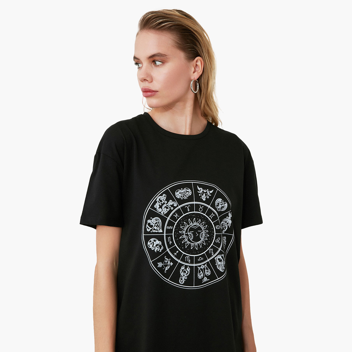 Trendyol Printed Crew Neck T-shirt with Short Sleeves-women-clothing-tshirts-image-4