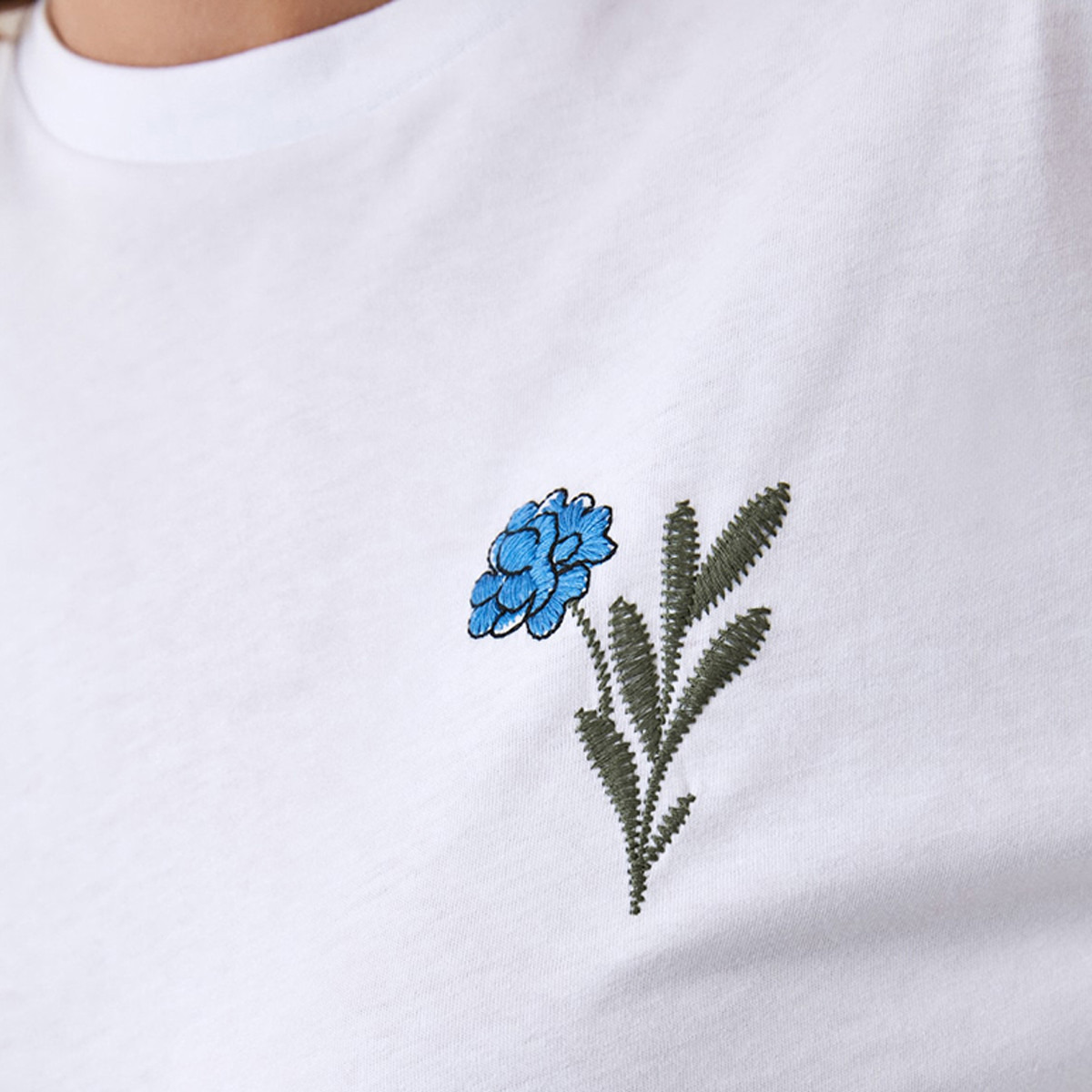 Trendyol Embroidered Crew Neck T-shirt with Long Sleeves-women-clothing-tshirts-image-2
