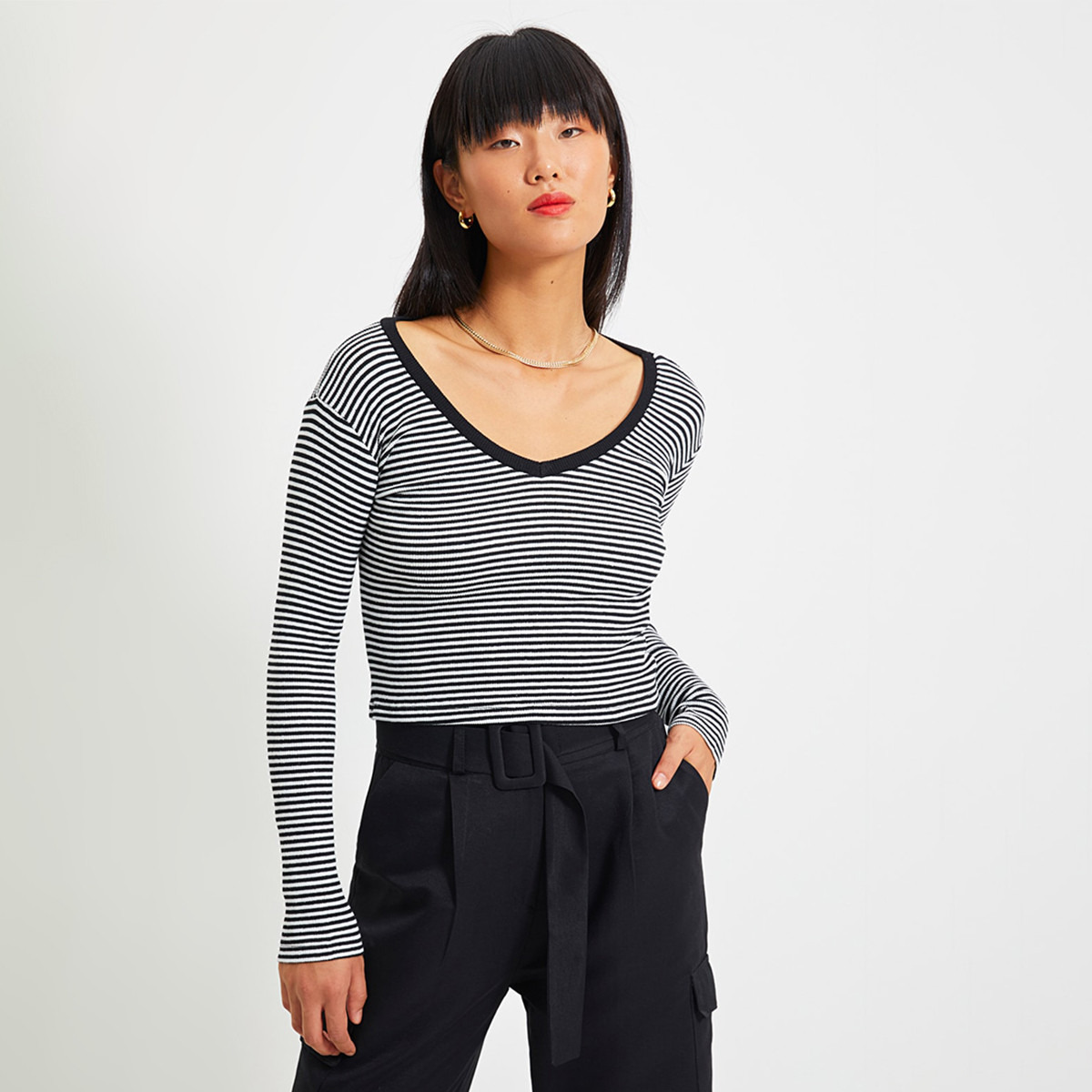 حزمة من 2 بلوزة نسائية مخططة برقبة على شكل وي من ترينديول-women-clothing-shirtsandblouses-blouses-image-4