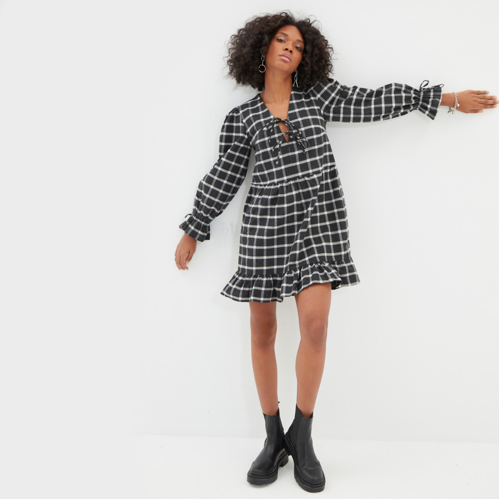 ترينديول أسود قصير فستان-women-clothing-dresses-image-1