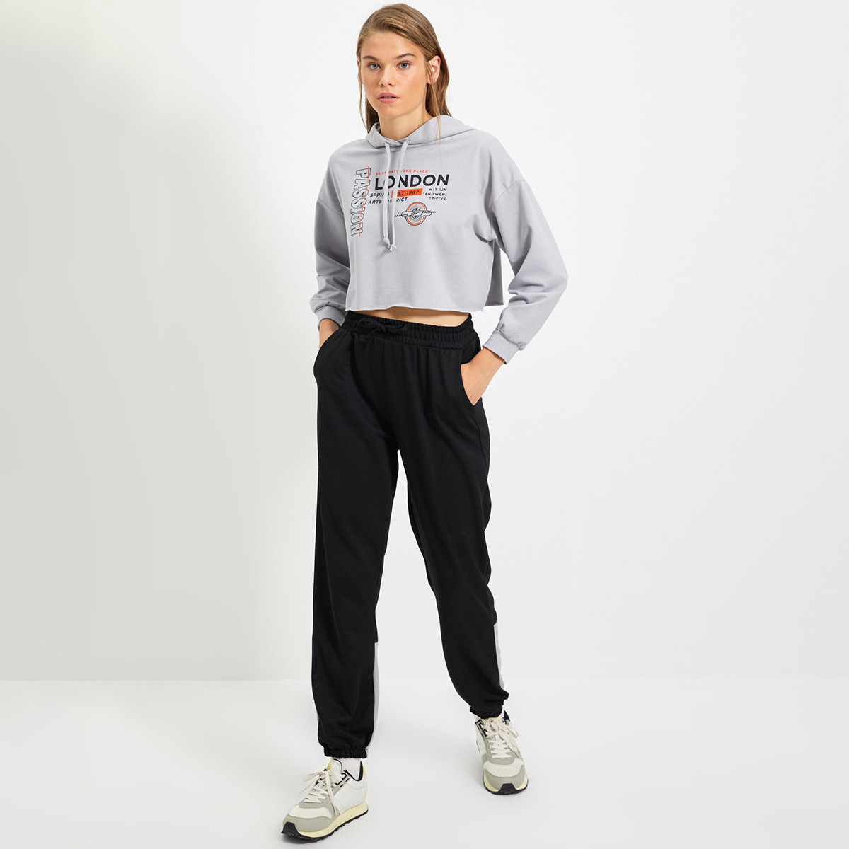 Trendyol Women Printed Sweatsuit Set-women-clothing-sportswearandactivewear-trackpantsandtracksuits-image-1