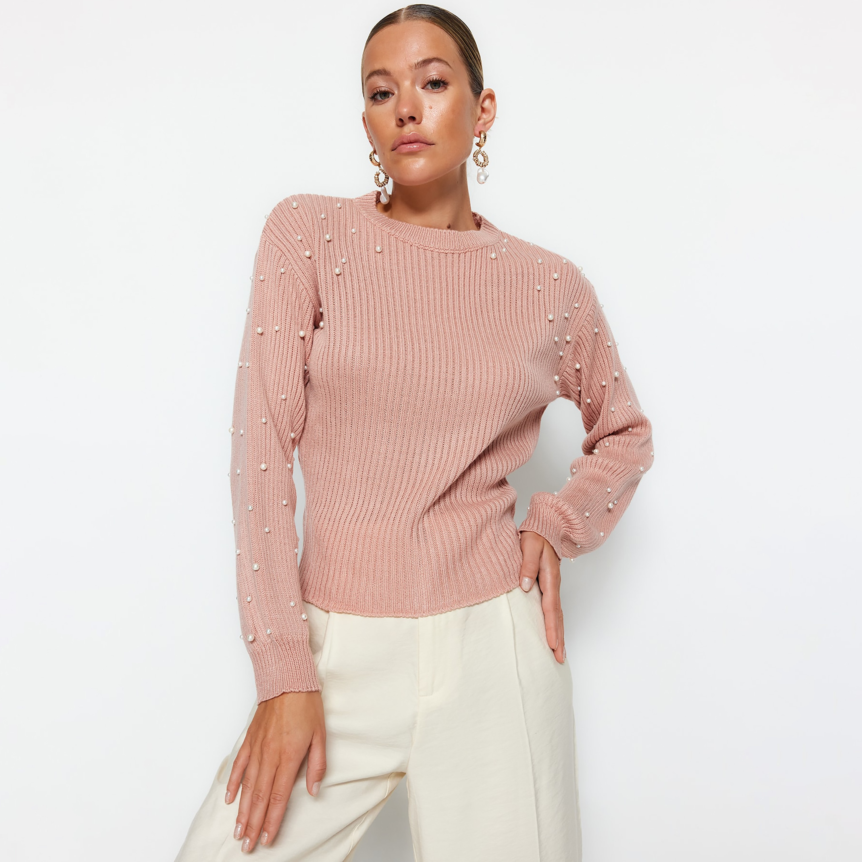 بلوفر حريمي وردي بتفاصيل اللؤلؤ من ترينديول ميلا-women-winterwear-cardigansandjumpers-jumpers-image-1