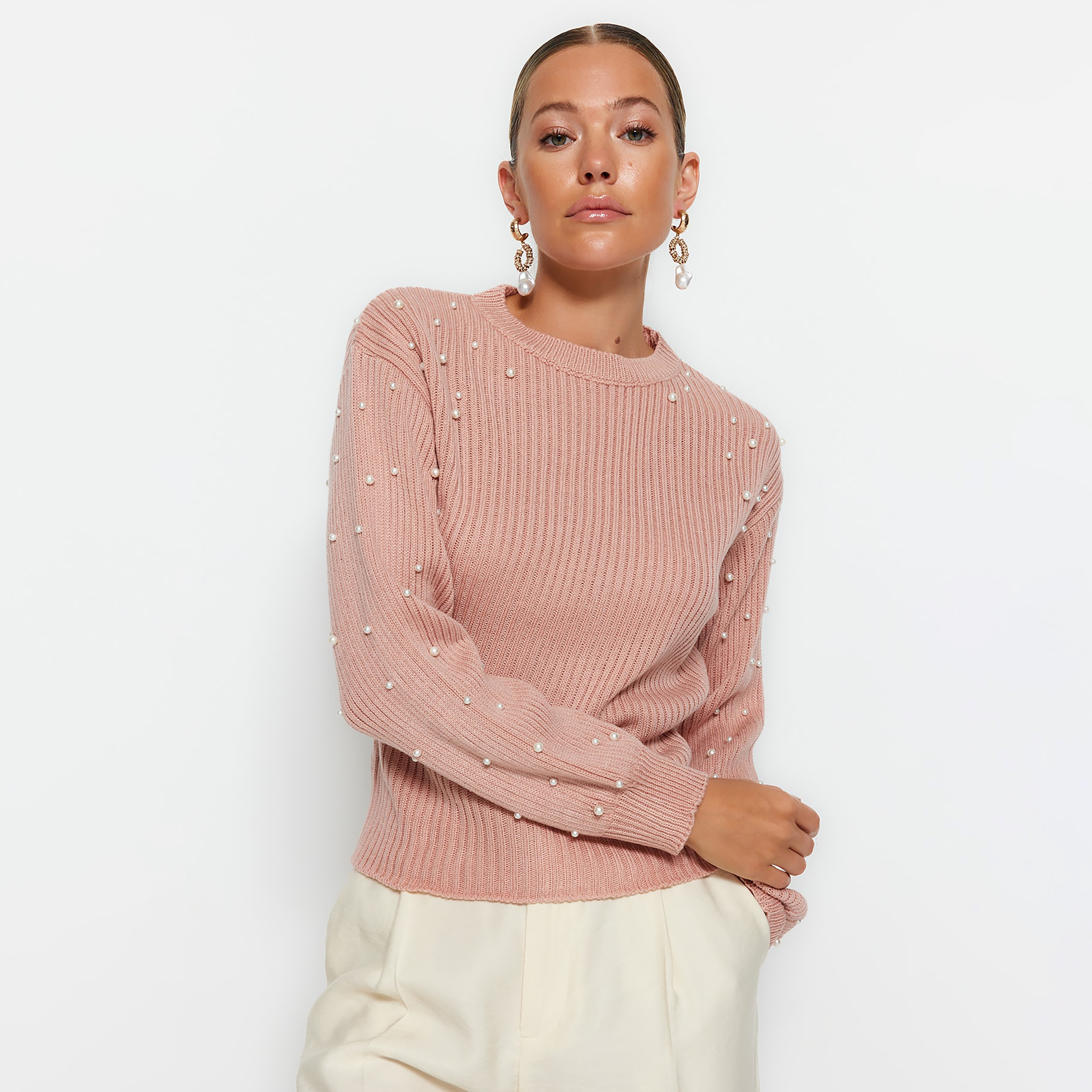 بلوفر حريمي وردي بتفاصيل اللؤلؤ من ترينديول ميلا-women-winterwear-cardigansandjumpers-jumpers-image-2
