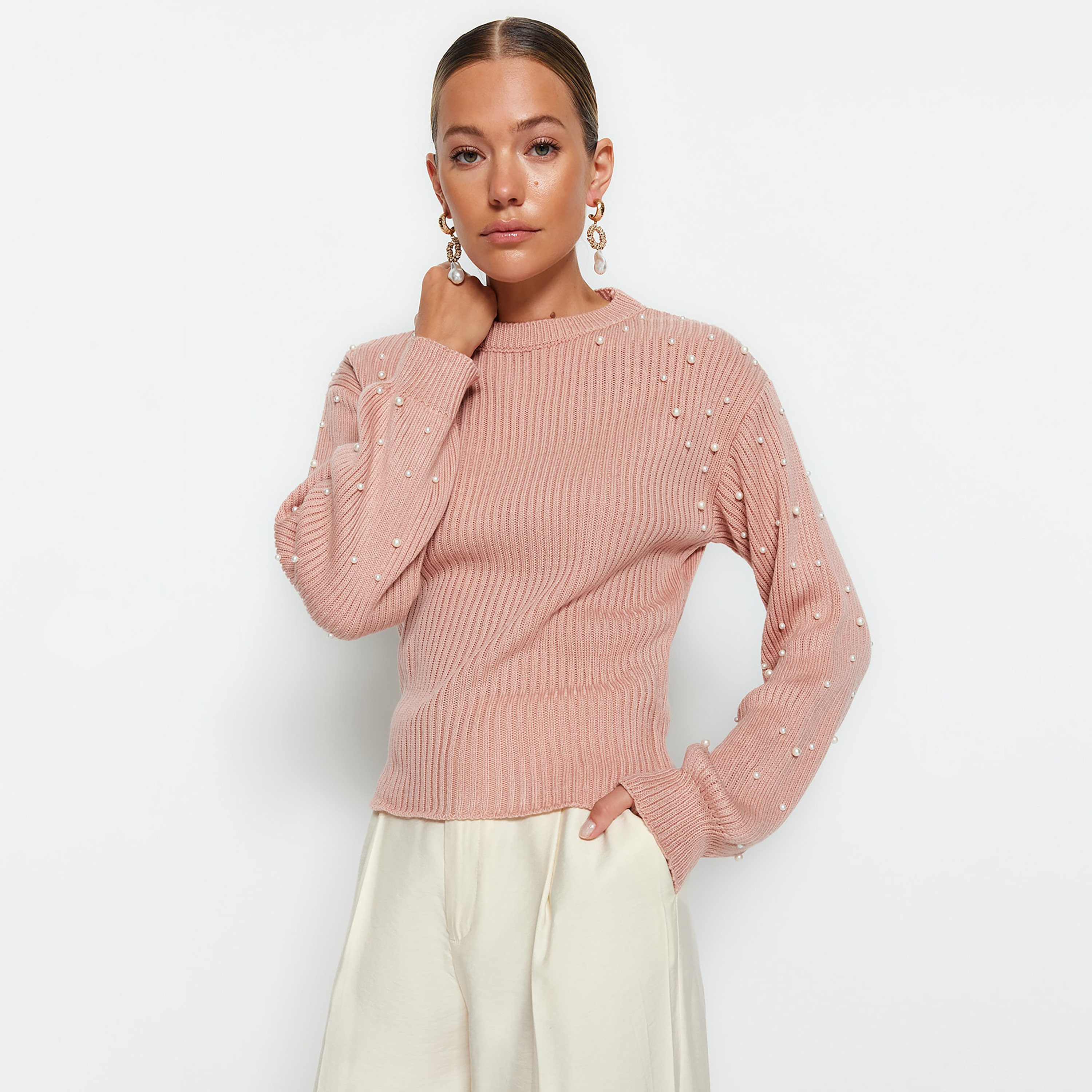 بلوفر حريمي وردي بتفاصيل اللؤلؤ من ترينديول ميلا-women-winterwear-cardigansandjumpers-jumpers-image-4