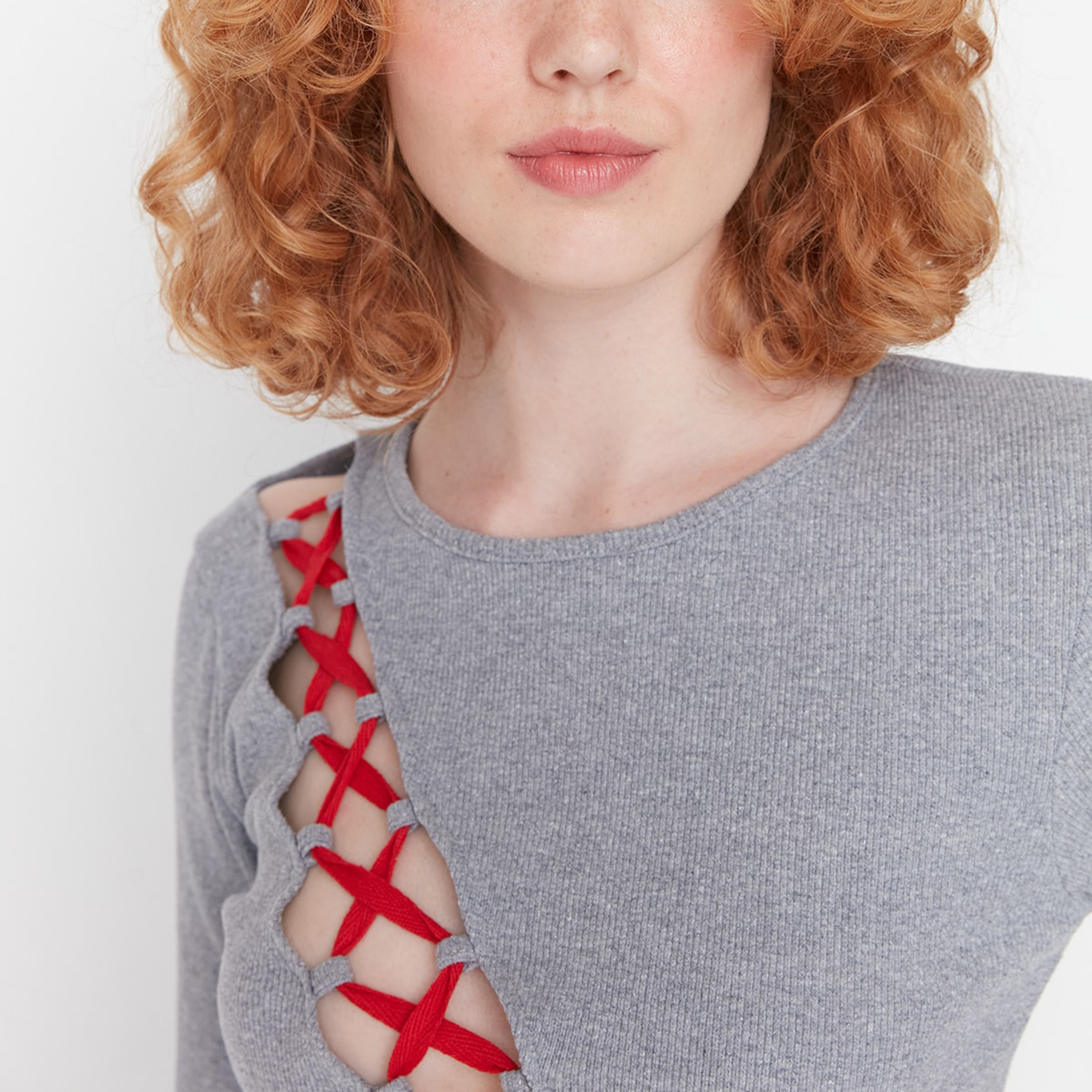 توب قصير محبوك مزين باللون الرمادي من ترينديول للنساء-women-clothing-shirtsandblouses-blouses-image-2