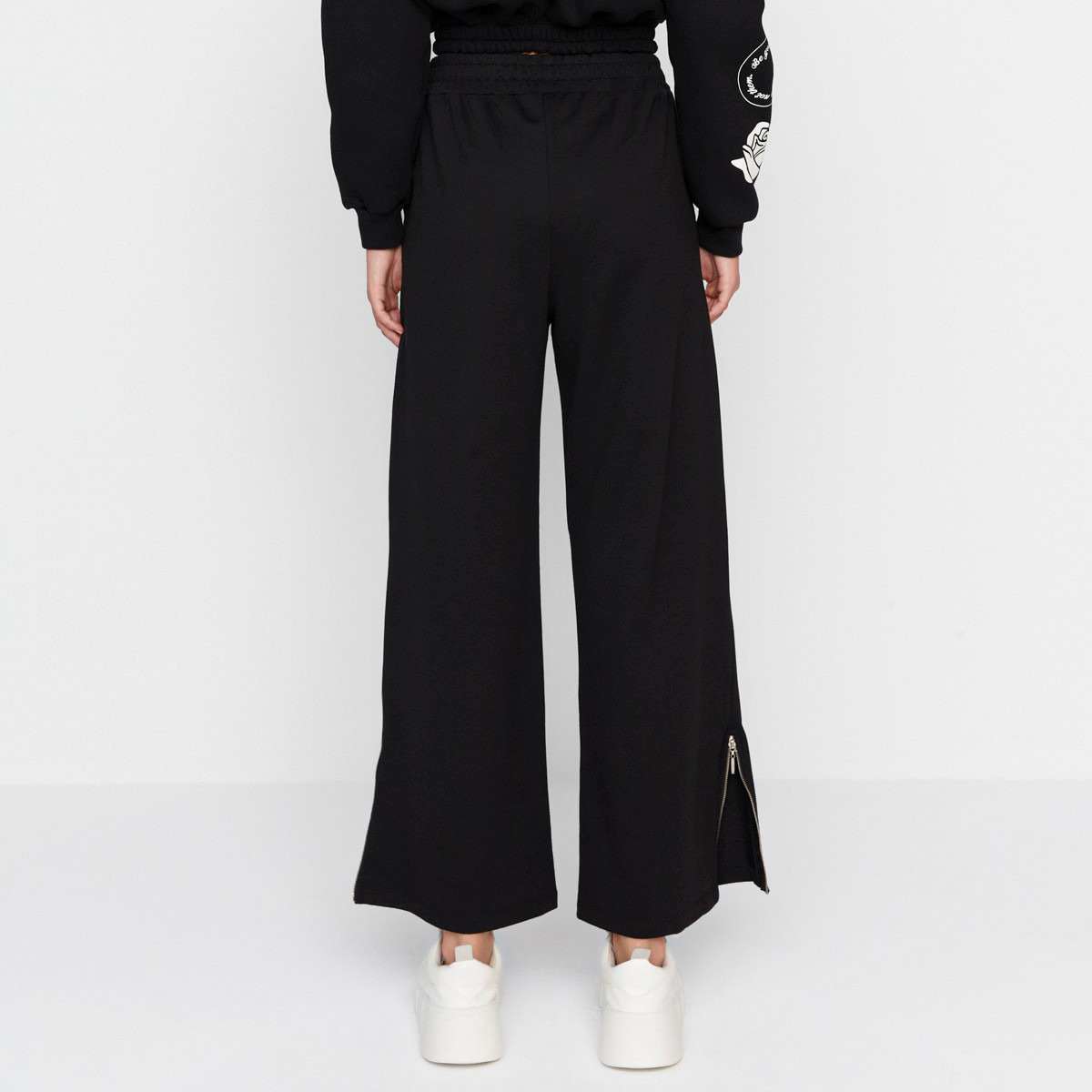 بنطال رياضي بحواف مشقوقة من ترينديول نسائي سادة مع أسود وجيوب مائلة-women-clothing-bottoms-trousers-image-2