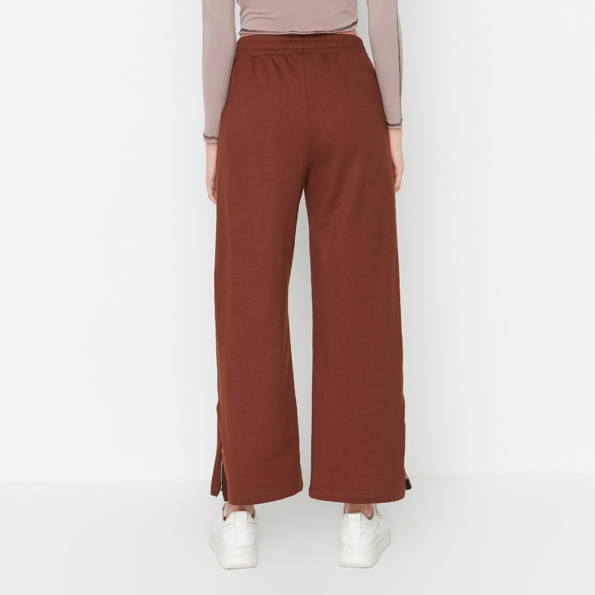 بنطال رياضي بحواف مشقوقة من ترينديول نسائي سادة مع أسود وجيوب مائلة-women-clothing-bottoms-trousers-image-7