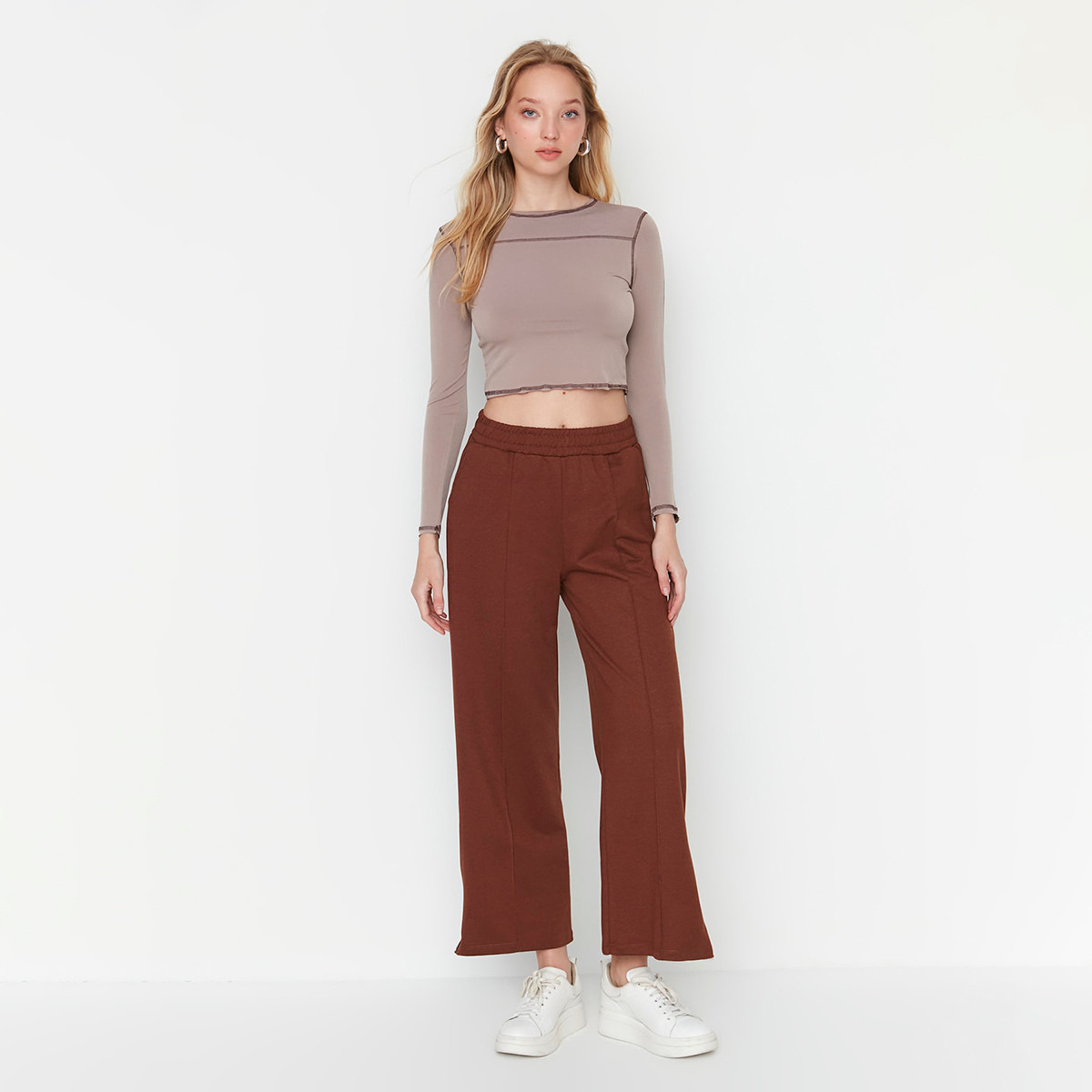 بنطال رياضي بحواف مشقوقة من ترينديول نسائي سادة مع أسود وجيوب مائلة-women-clothing-bottoms-trousers-image-9