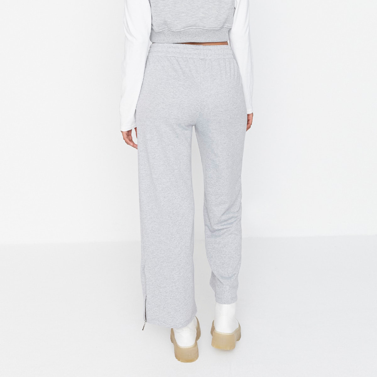 بنطال رياضي بحواف مشقوقة من ترينديول نسائي سادة مع أسود وجيوب مائلة-women-clothing-bottoms-trousers-image-14