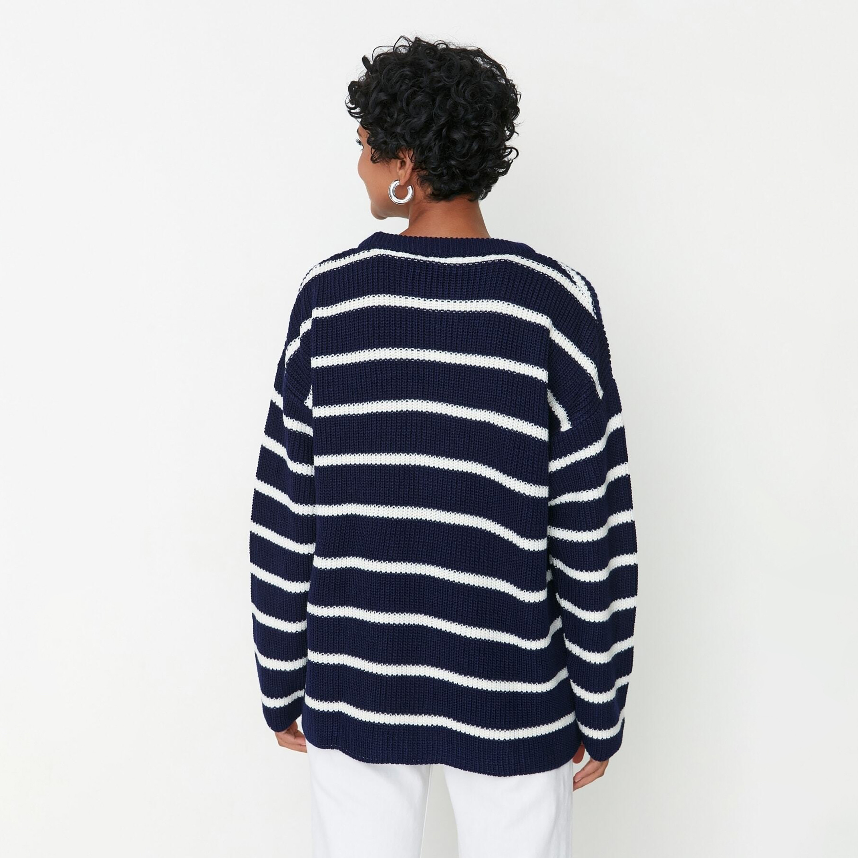 بلوفر حريمي مخطط باللون الكحلي بأكمام منسدلة من تريندyol ميلا-women-winterwear-cardigansandjumpers-jumpers-image-3
