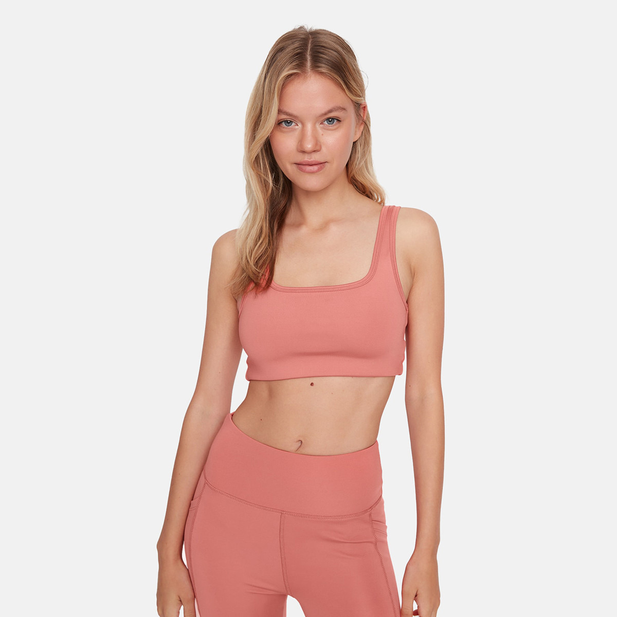 حمالة صدر رياضية نسائية برقبة مربعة مع وردية اللون سادة من ترينديول-women-clothing-sportswearandactivewear-sportsbras-image-2