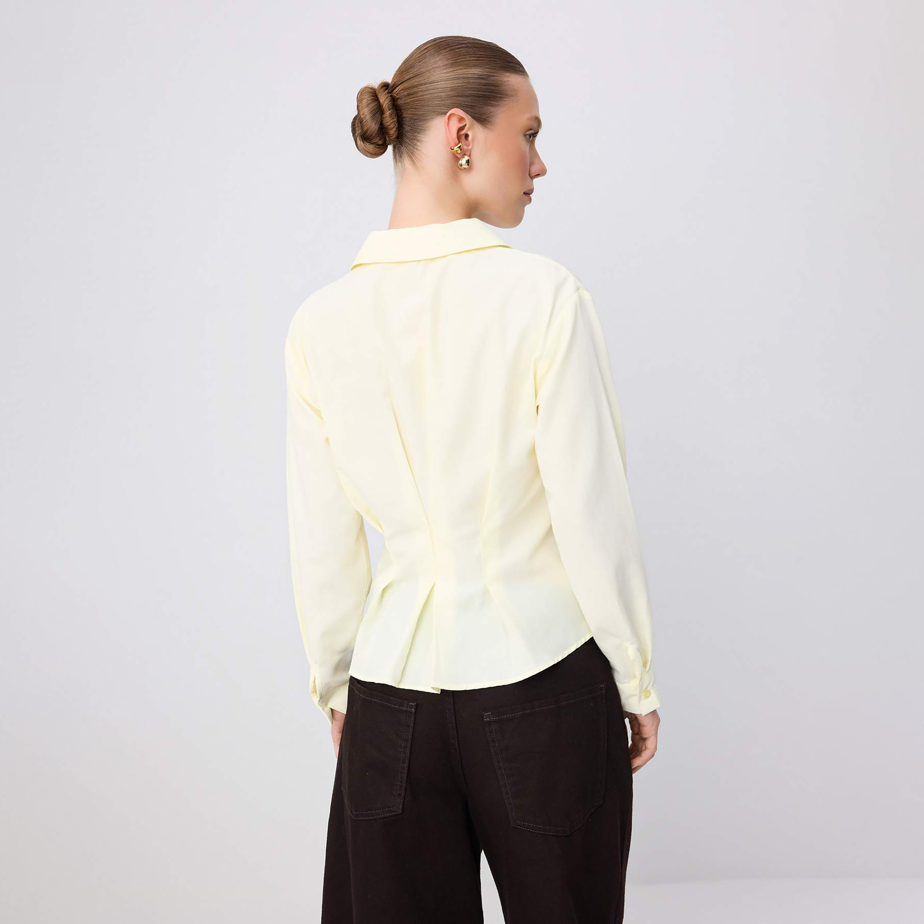 قميص بيبلوم حريمي أصفر فاتح بليسيه بياقة من ترينديول ميلا-women-clothing-shirtsandblouses-shirts-image-3