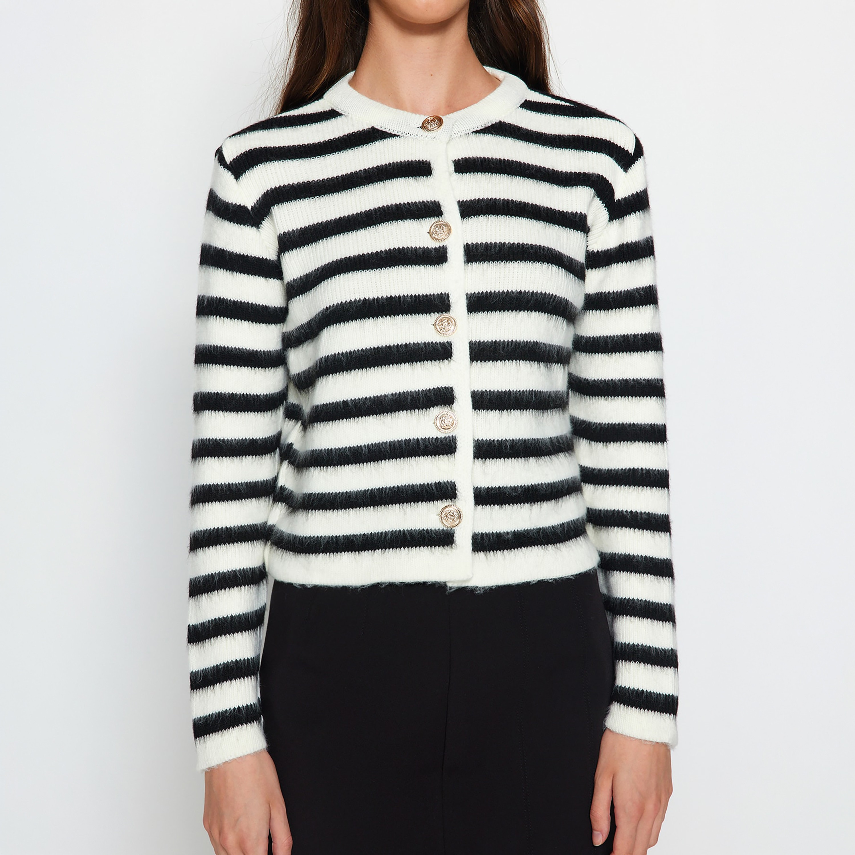 كارديجان حريمي مخطط باللون الأبيض من تريندyol ميلا-women-winterwear-cardigansandjumpers-cardigans-image-5