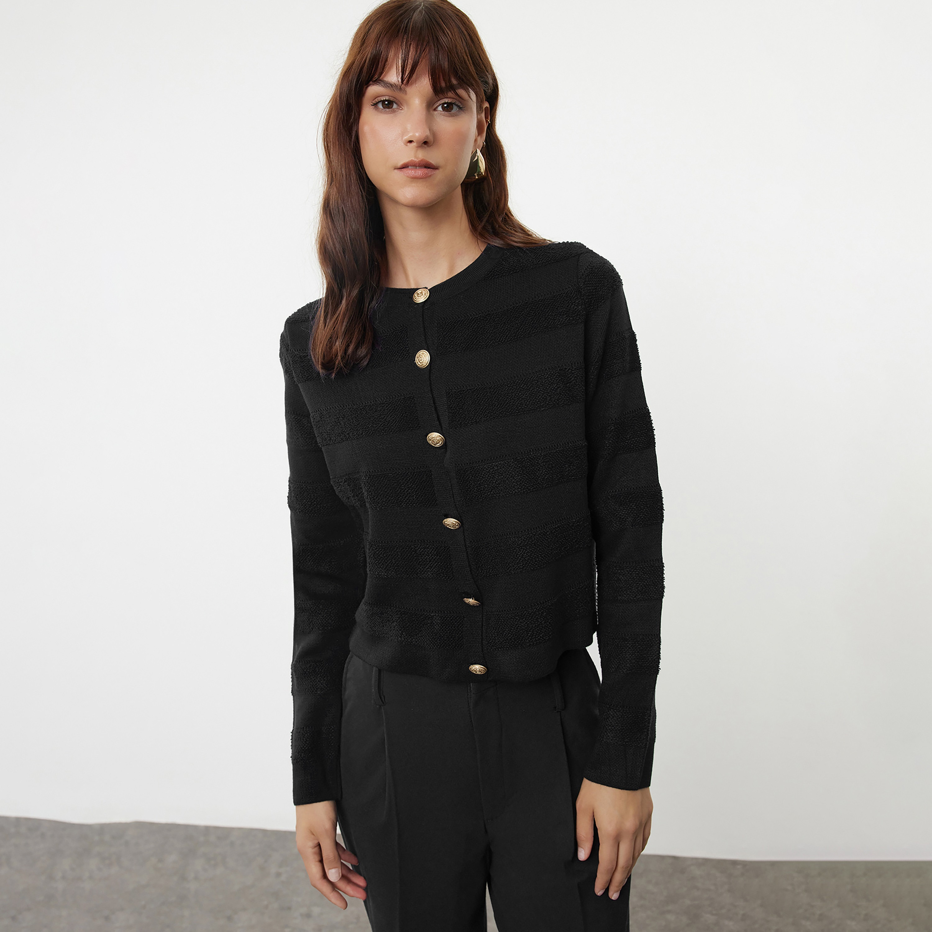 كارديجان حريمي مخطط أسود من ترينديول ميلا-women-winterwear-cardigansandjumpers-cardigans-image-1