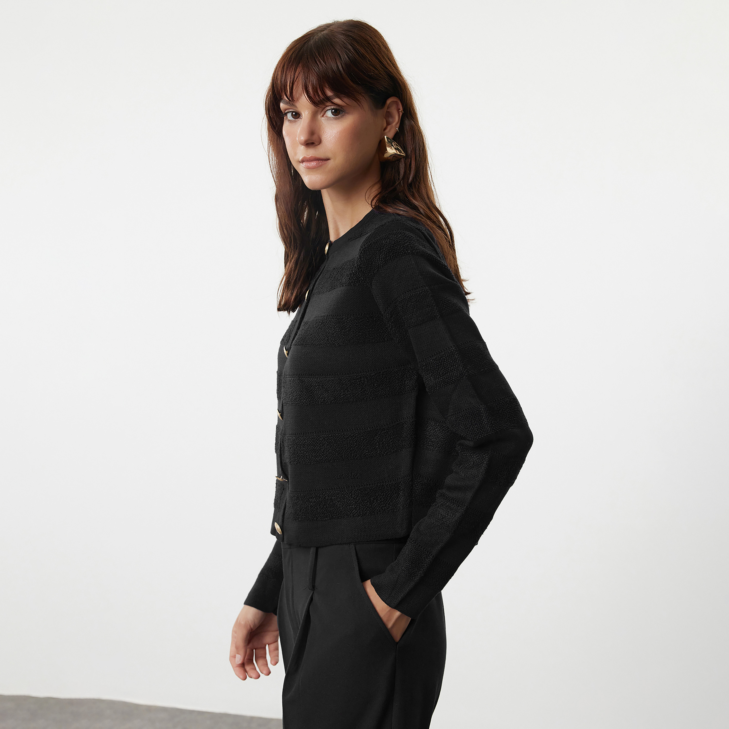 كارديجان حريمي مخطط أسود من ترينديول ميلا-women-winterwear-cardigansandjumpers-cardigans-image-2